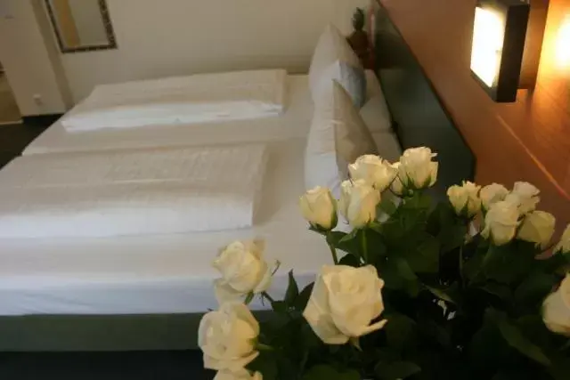 Bed in Memphis Hotel Bed in Memphis Hotel