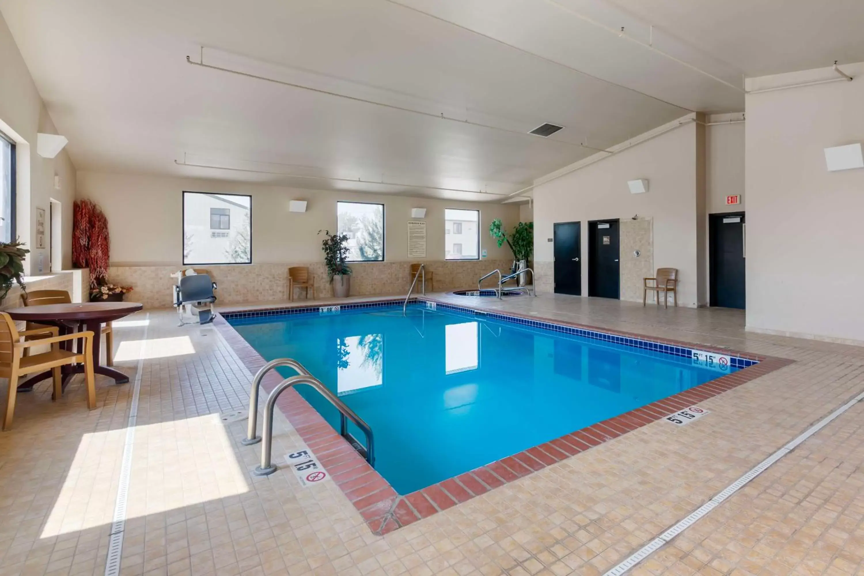 Pool view, Swimming Pool in Best Western Golden Prairie Inn and Suites