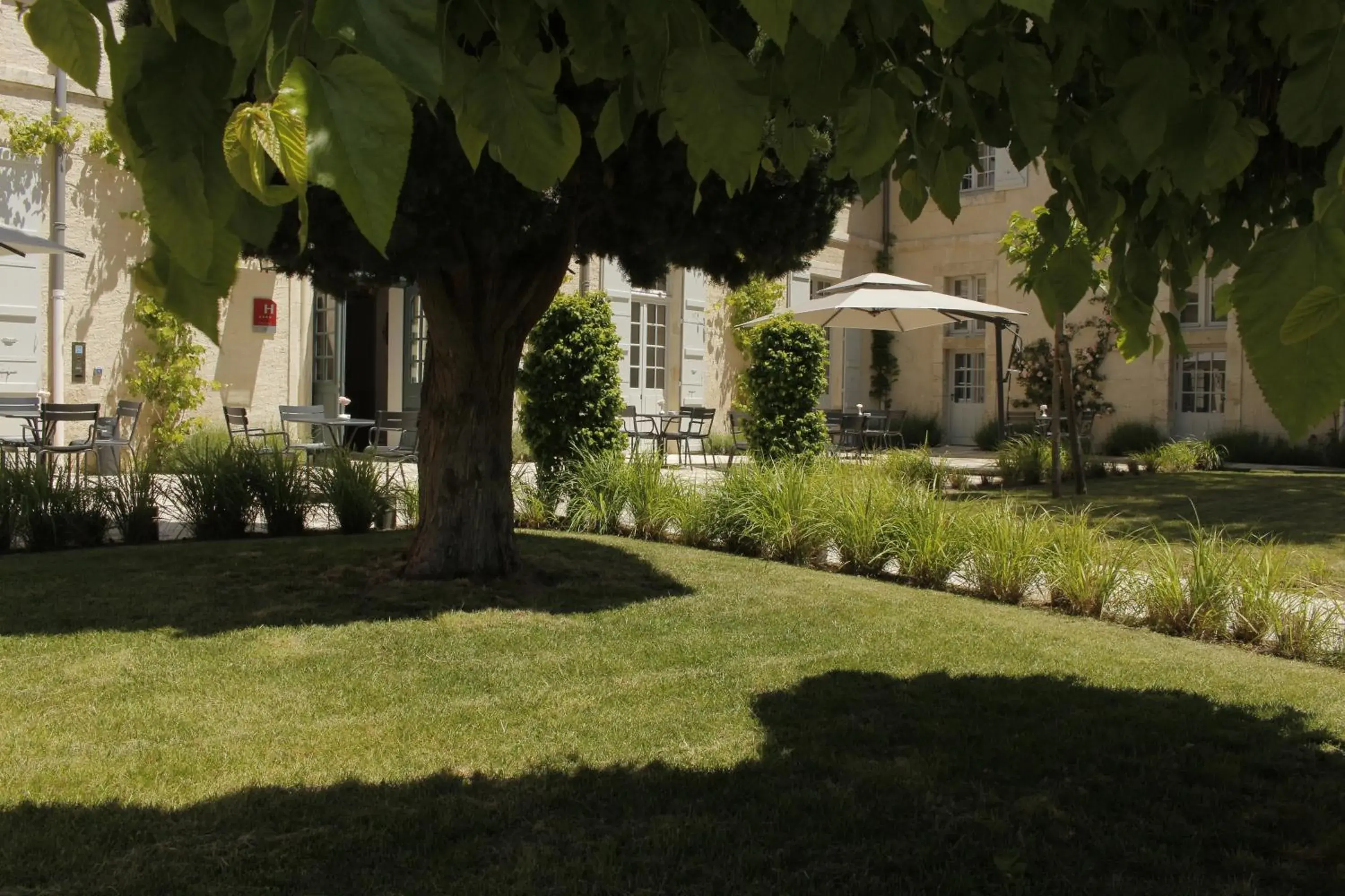 Patio, Property Building in College des Doctrinaires