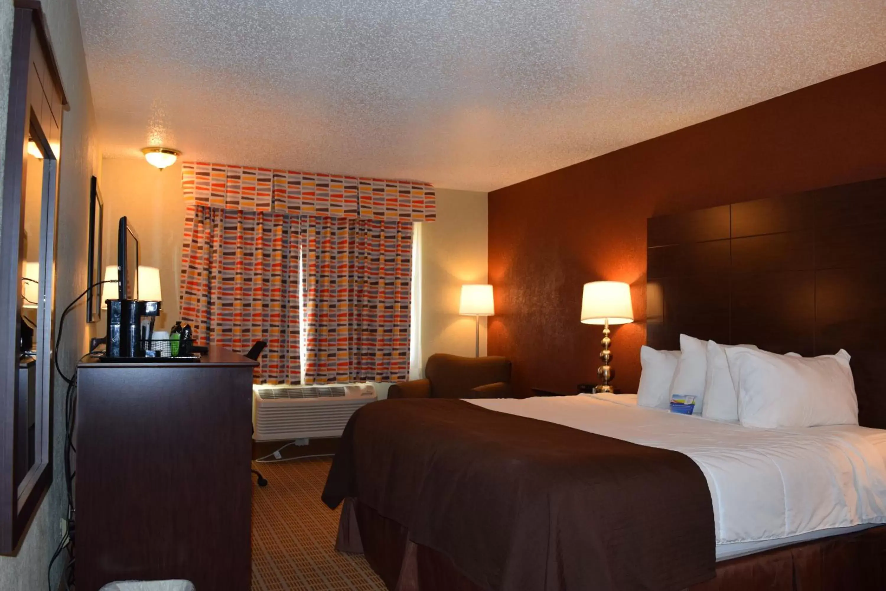 Bedroom, Bed in Baymont by Wyndham Midland Airport