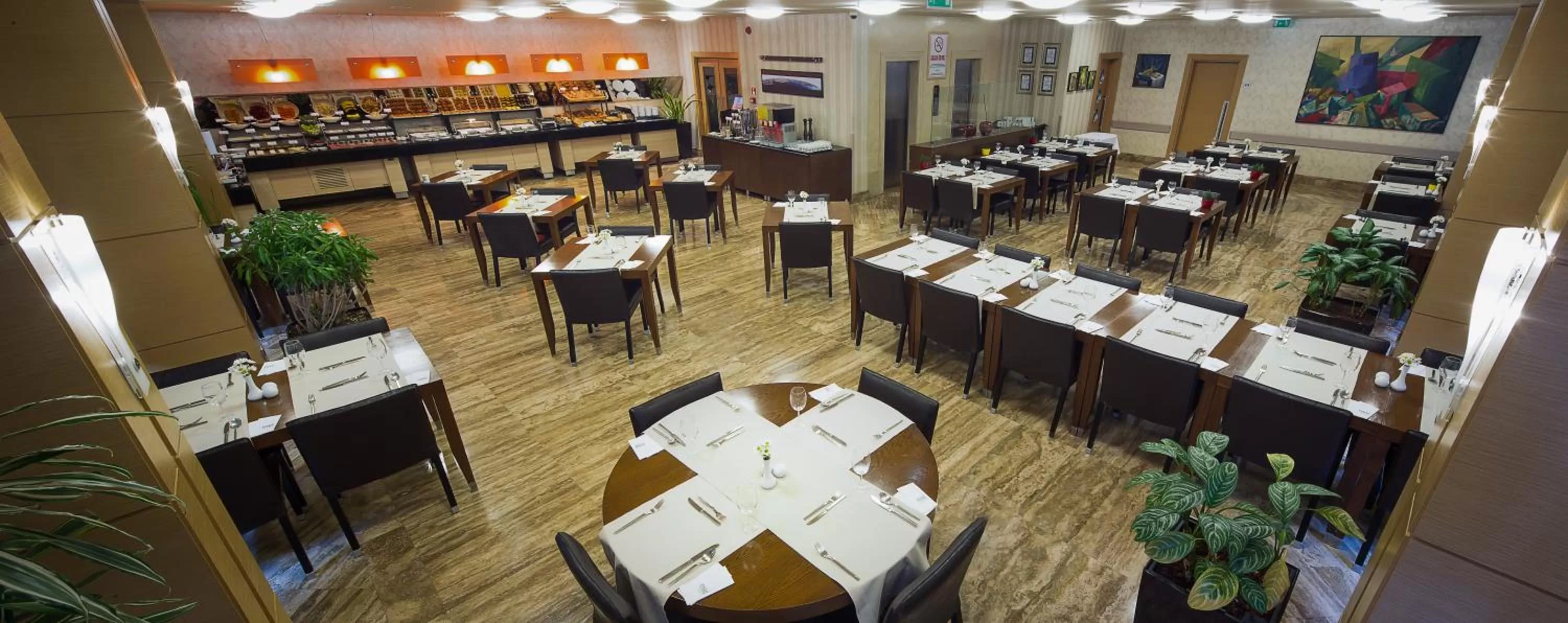 Restaurant/places to eat in Midtown Hotel