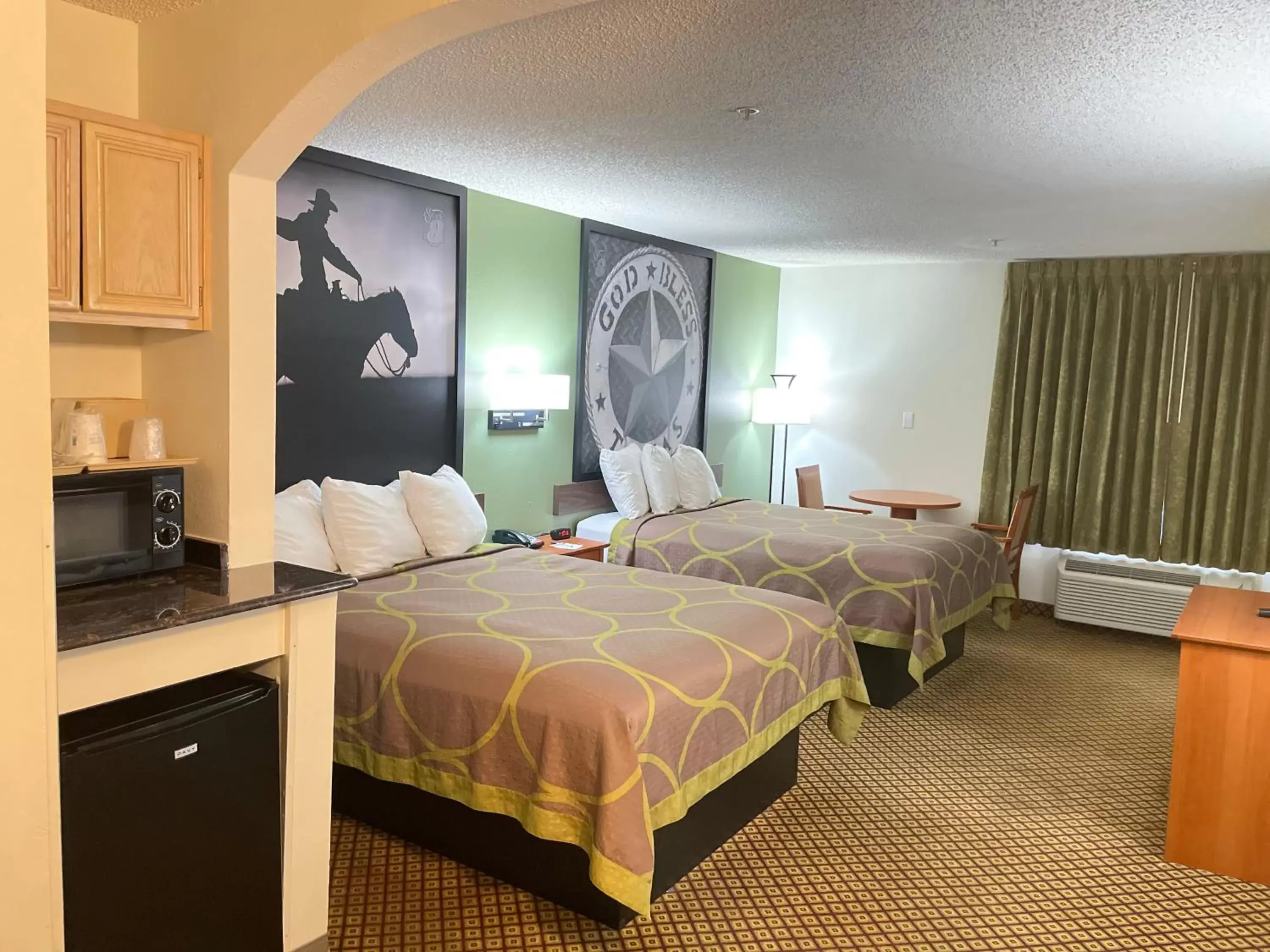 Photo of the whole room, Bed in Super 8 by Wyndham Fort Worth Downtown South