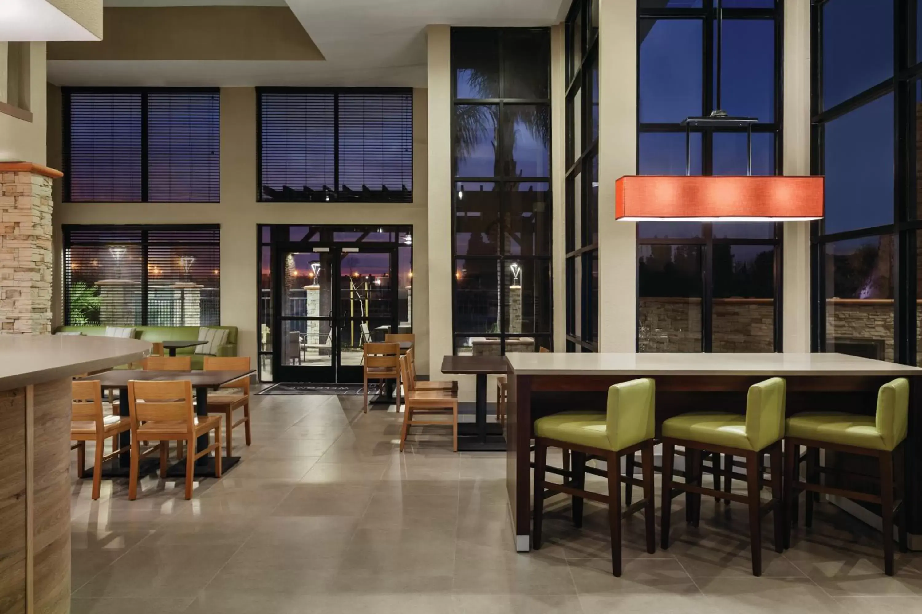 Lounge or bar, Restaurant/Places to Eat in Country Inn & Suites by Radisson, Bakersfield, CA