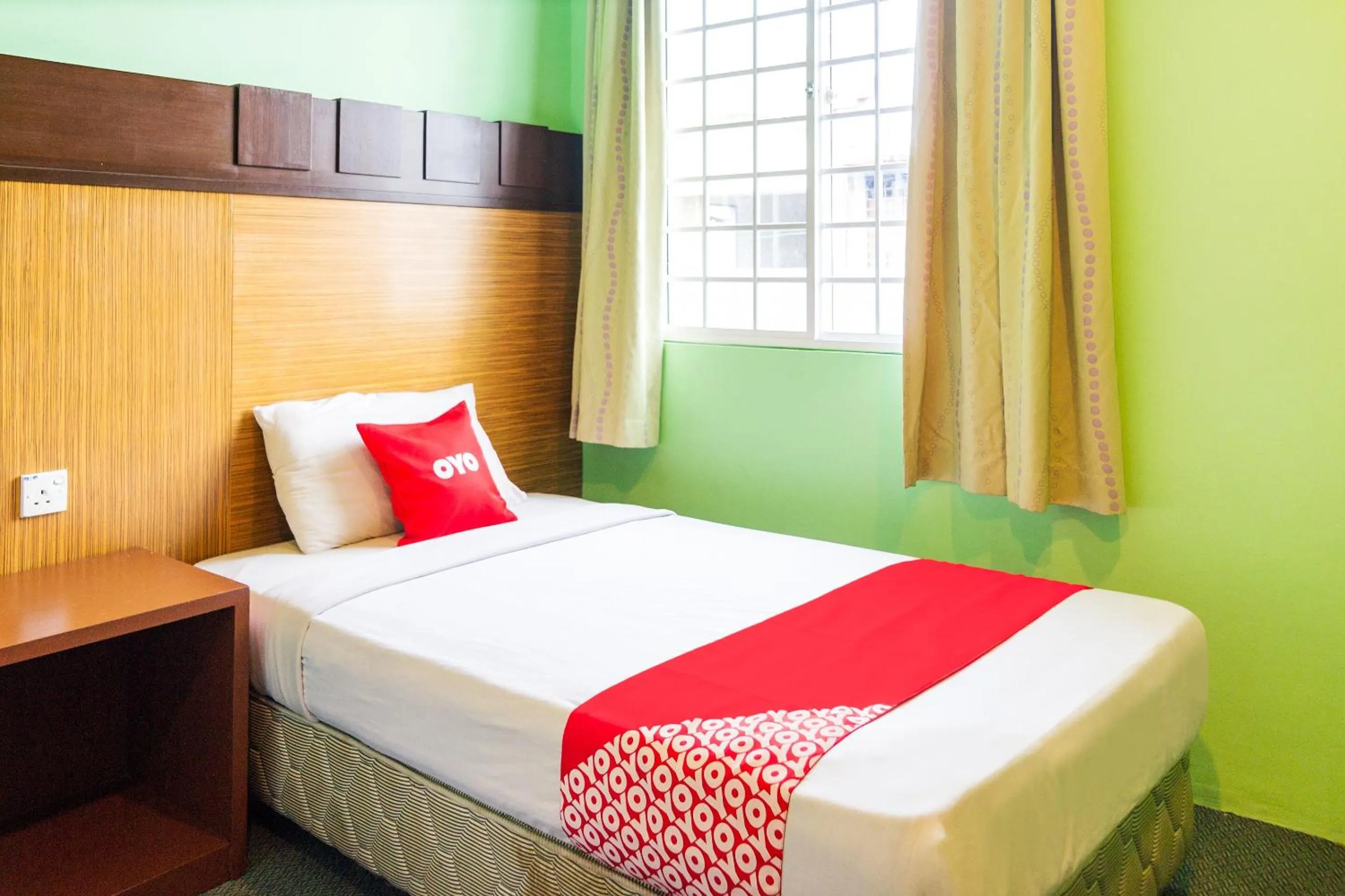 Bedroom, Bed in OYO 89408 Royal Hotel