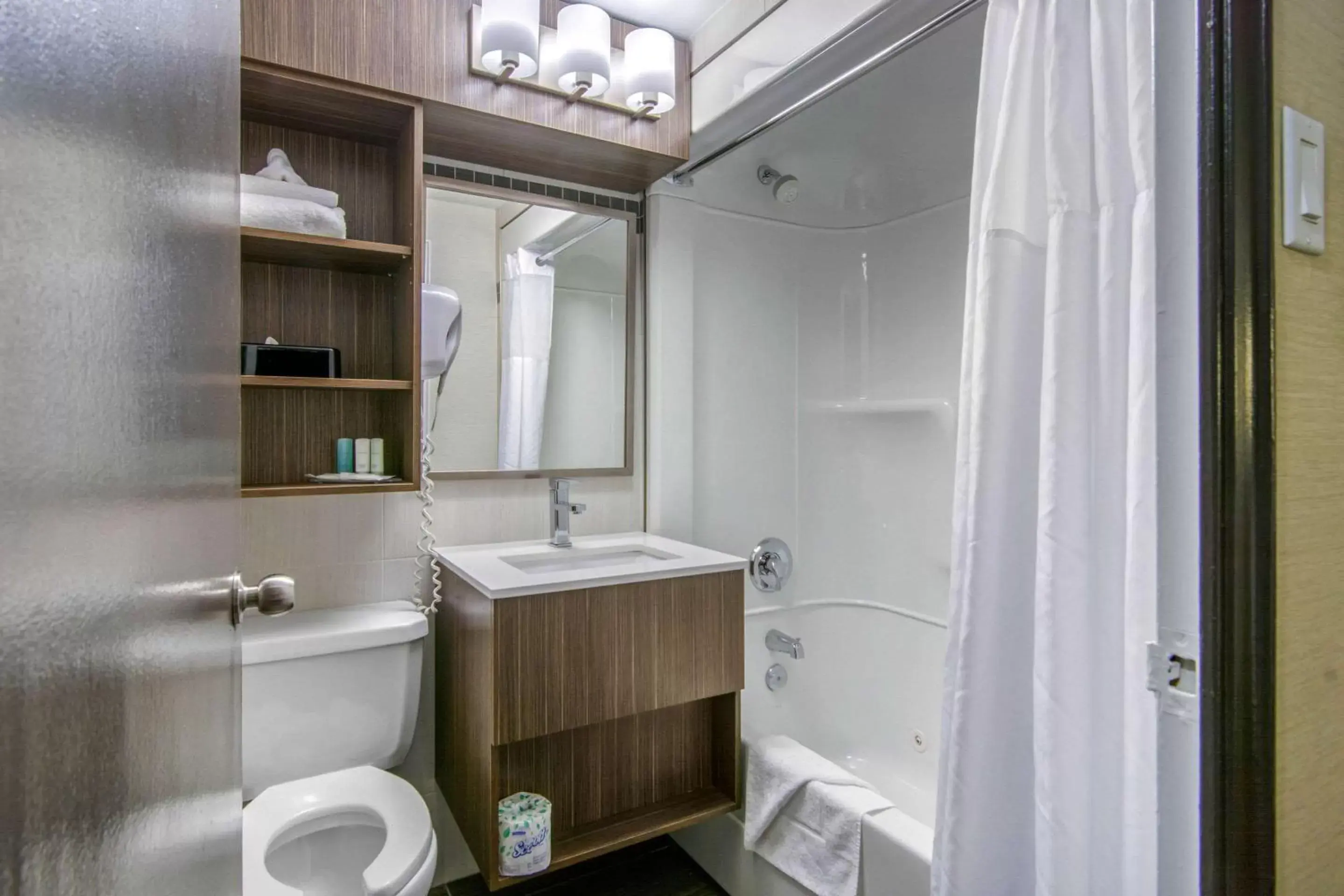 Photo of the whole room, Bathroom in Clarion Hotel Sudbury