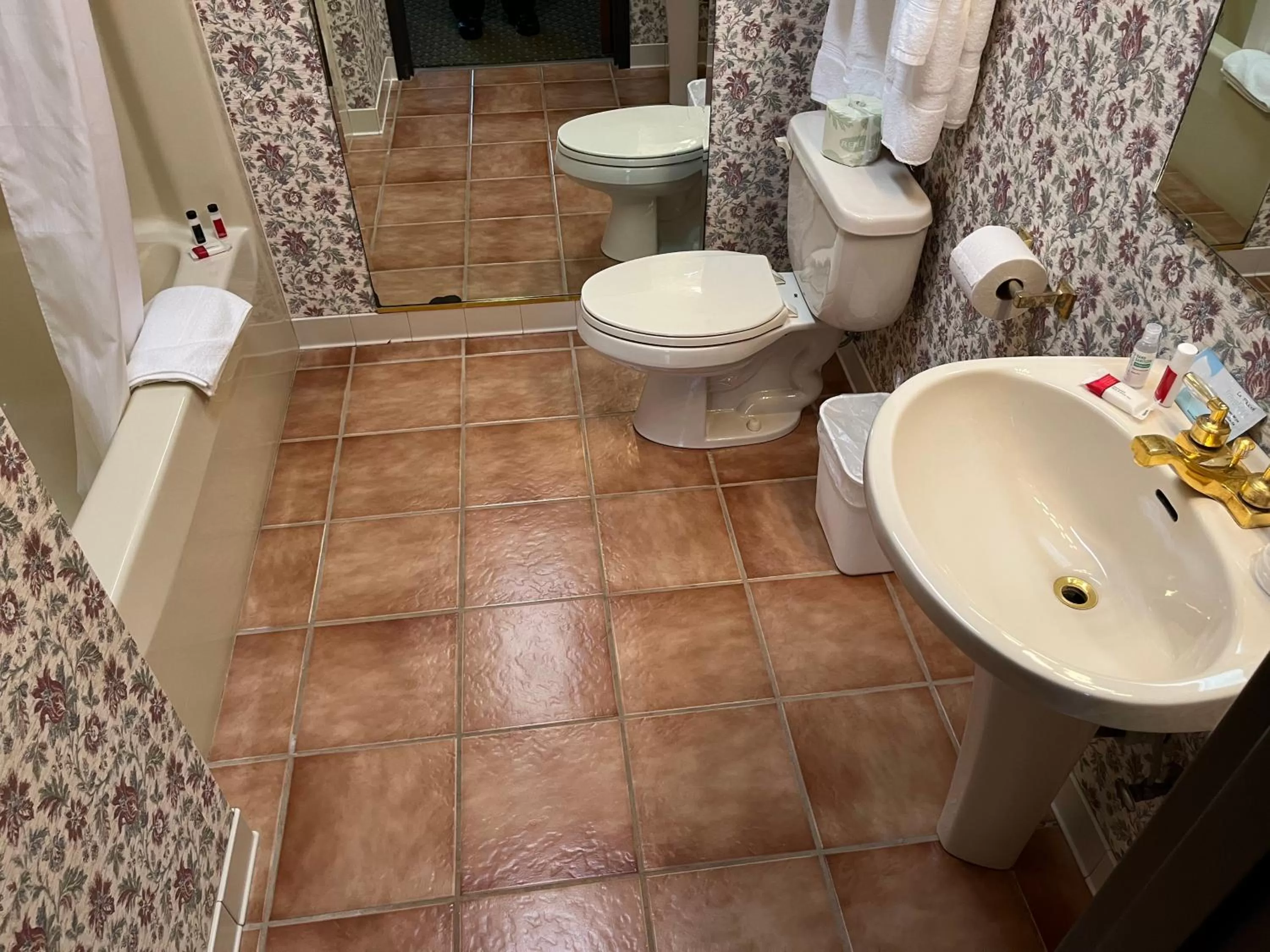 Bathroom in Days Inn & Suites by Wyndham Sutton Flatwoods