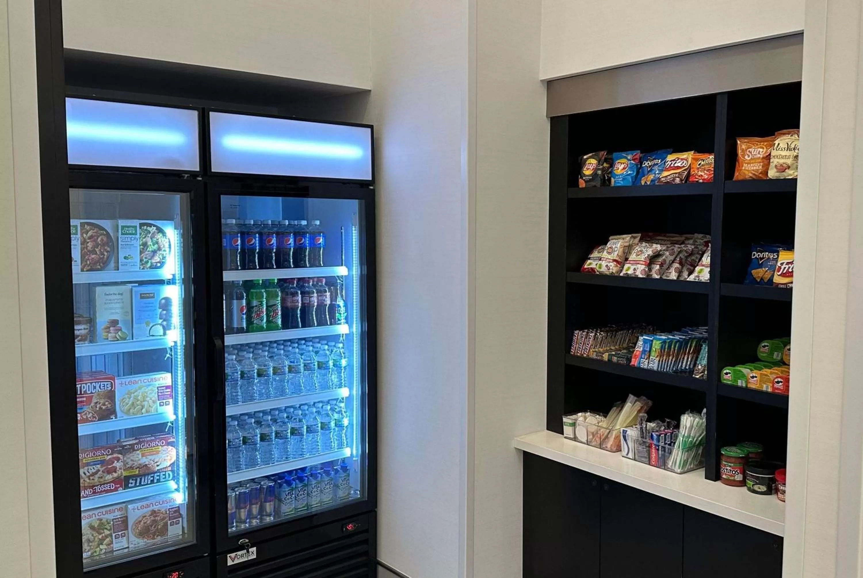 Food and drinks in La Quinta by Wyndham Chicago O'Hare Airport