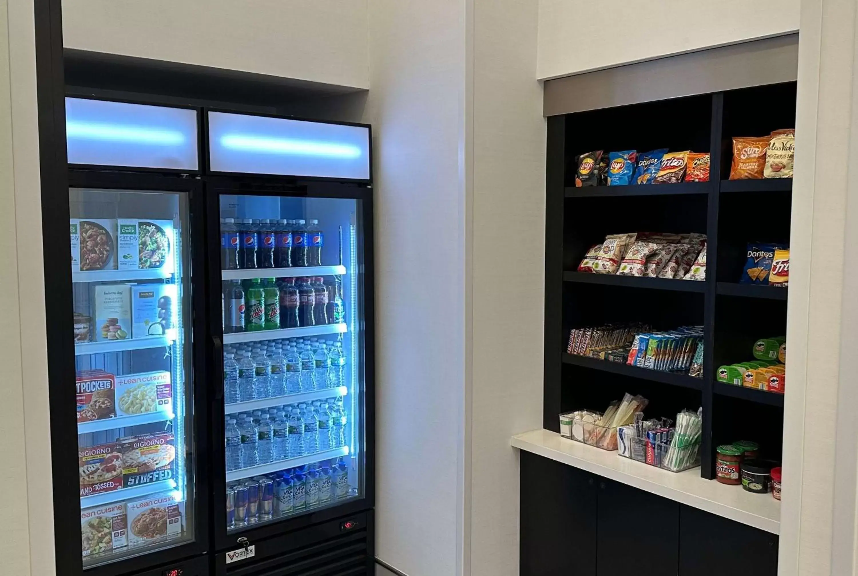 Food and drinks in La Quinta by Wyndham Chicago O'Hare Airport Food and drinks in La Quinta by Wyndham Chicago O'Hare Airport