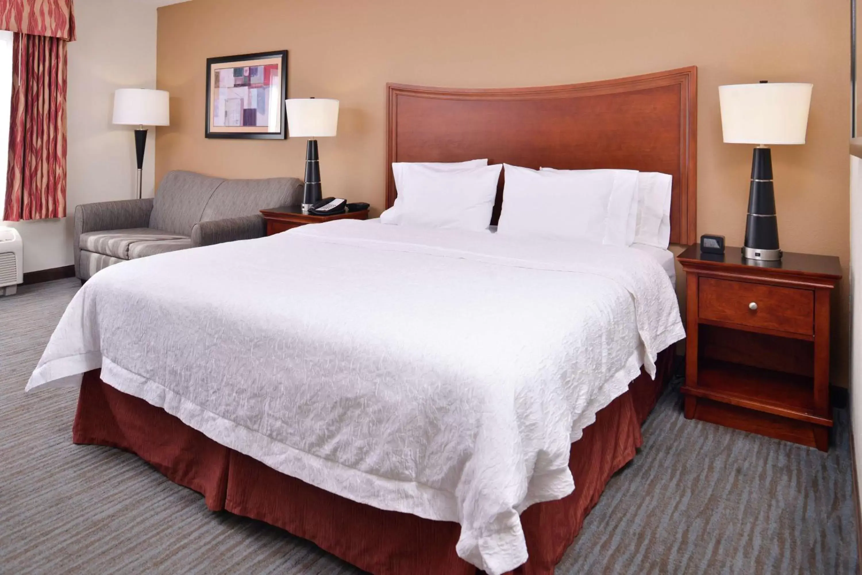 Bed in Hampton Inn & Suites Cape Coral / Fort Myers