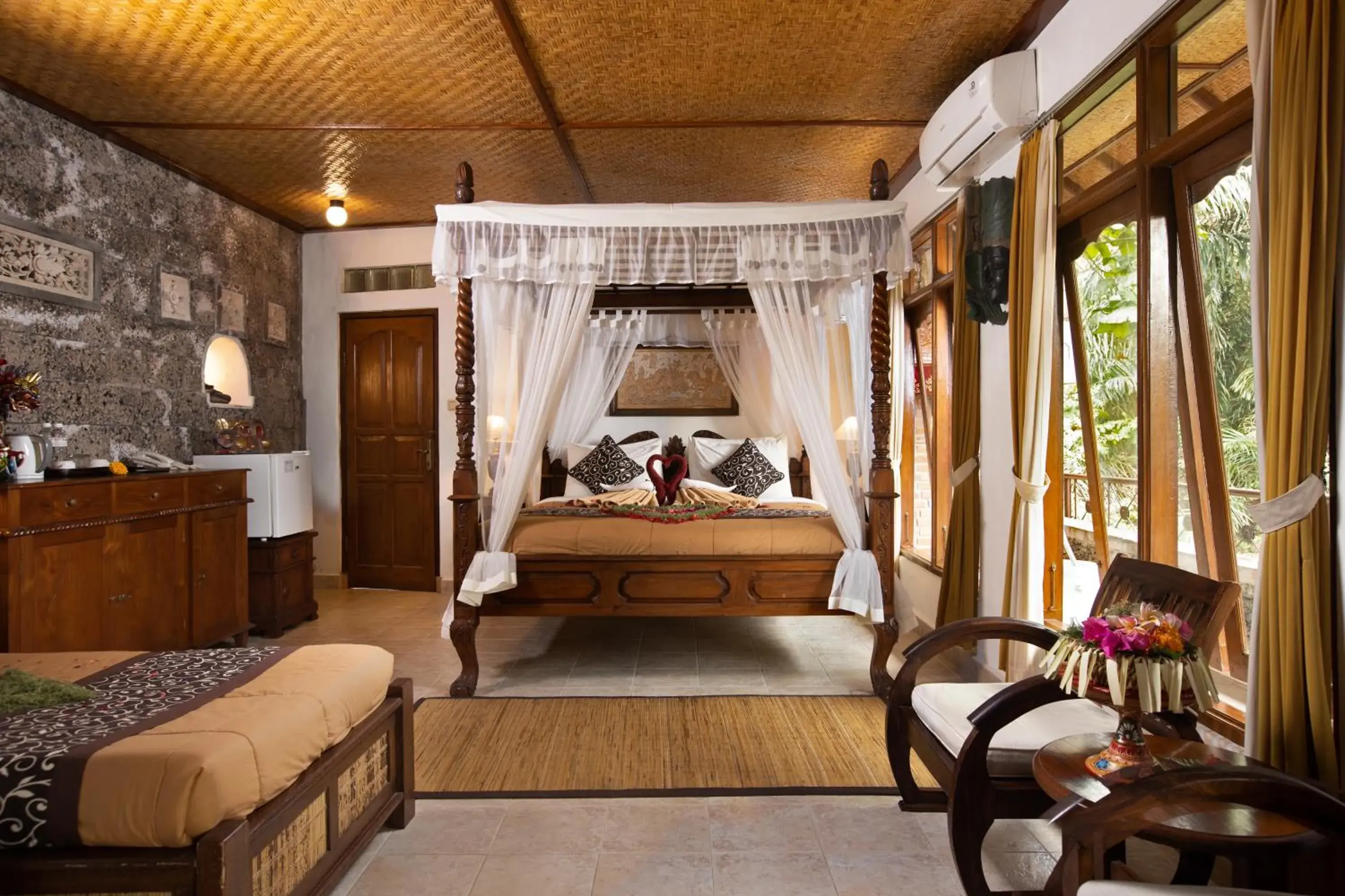 Deluxe Double or Twin Room in Ketut's Place Bed & Breakfast Ubud Deluxe Double or Twin Room in Ketut's Place Bed & Breakfast Ubud