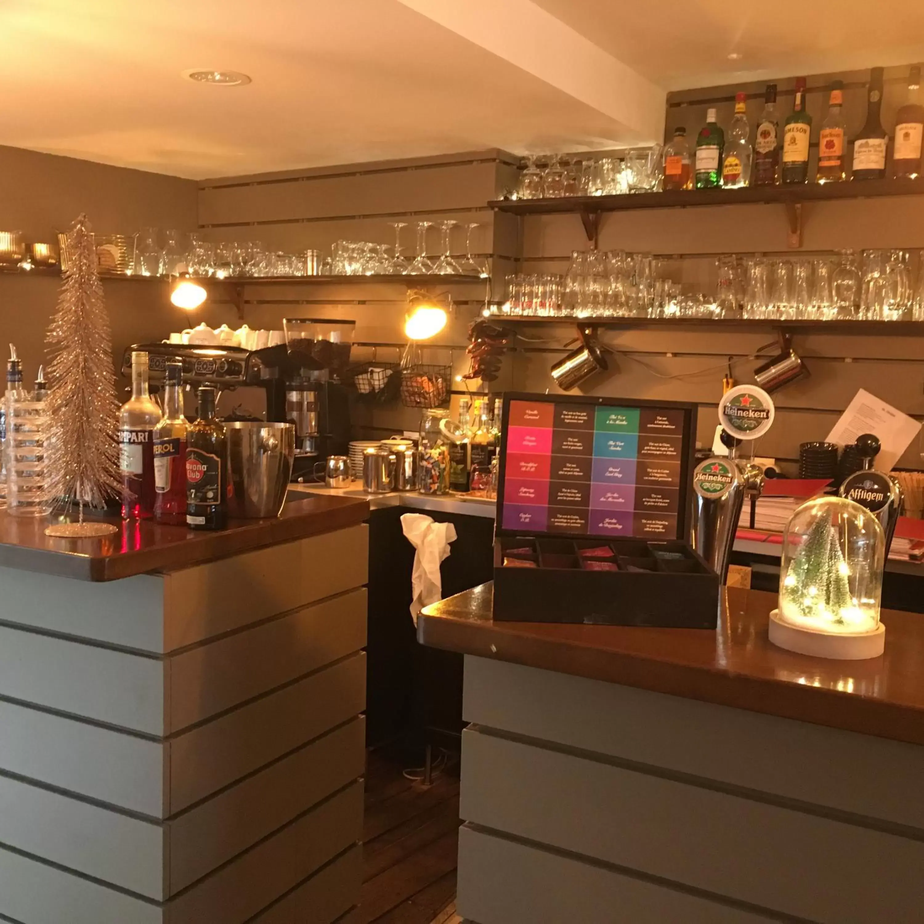 Lounge or bar in Hôtel Central Lounge or bar in Hôtel Central