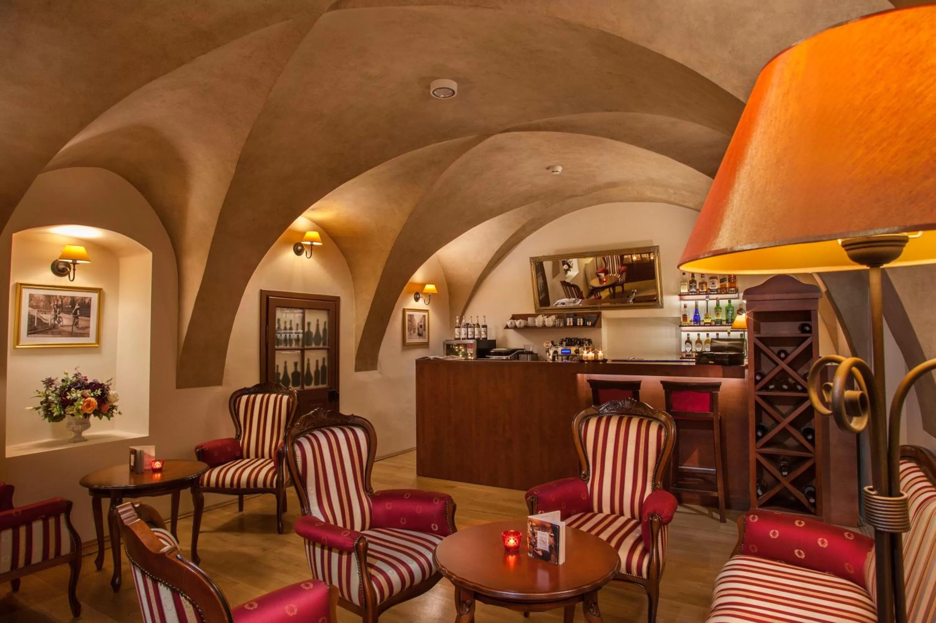 Lounge or bar in Hotel Santi