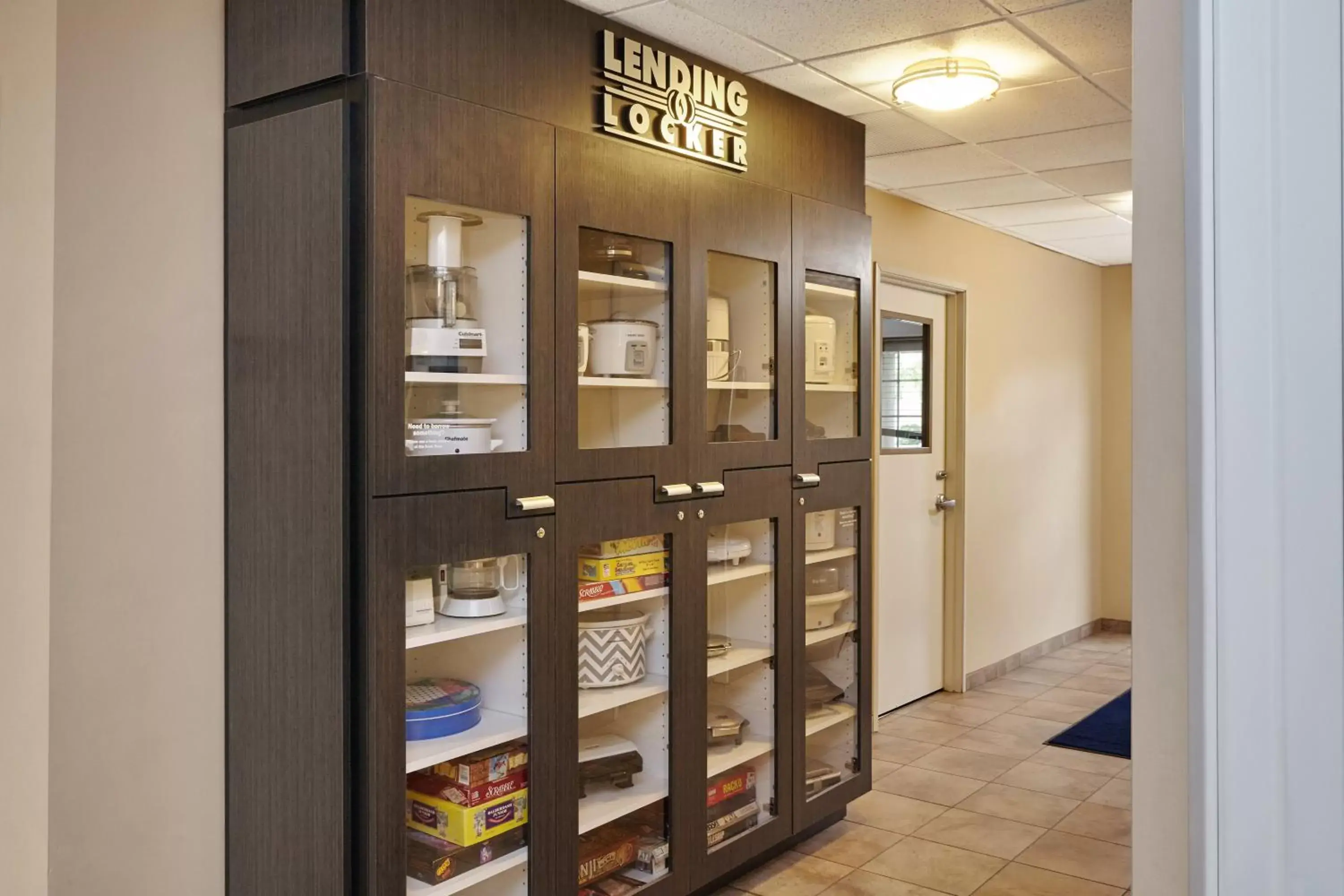 Decorative detail in Candlewood Suites Aurora-Naperville, an IHG Hotel