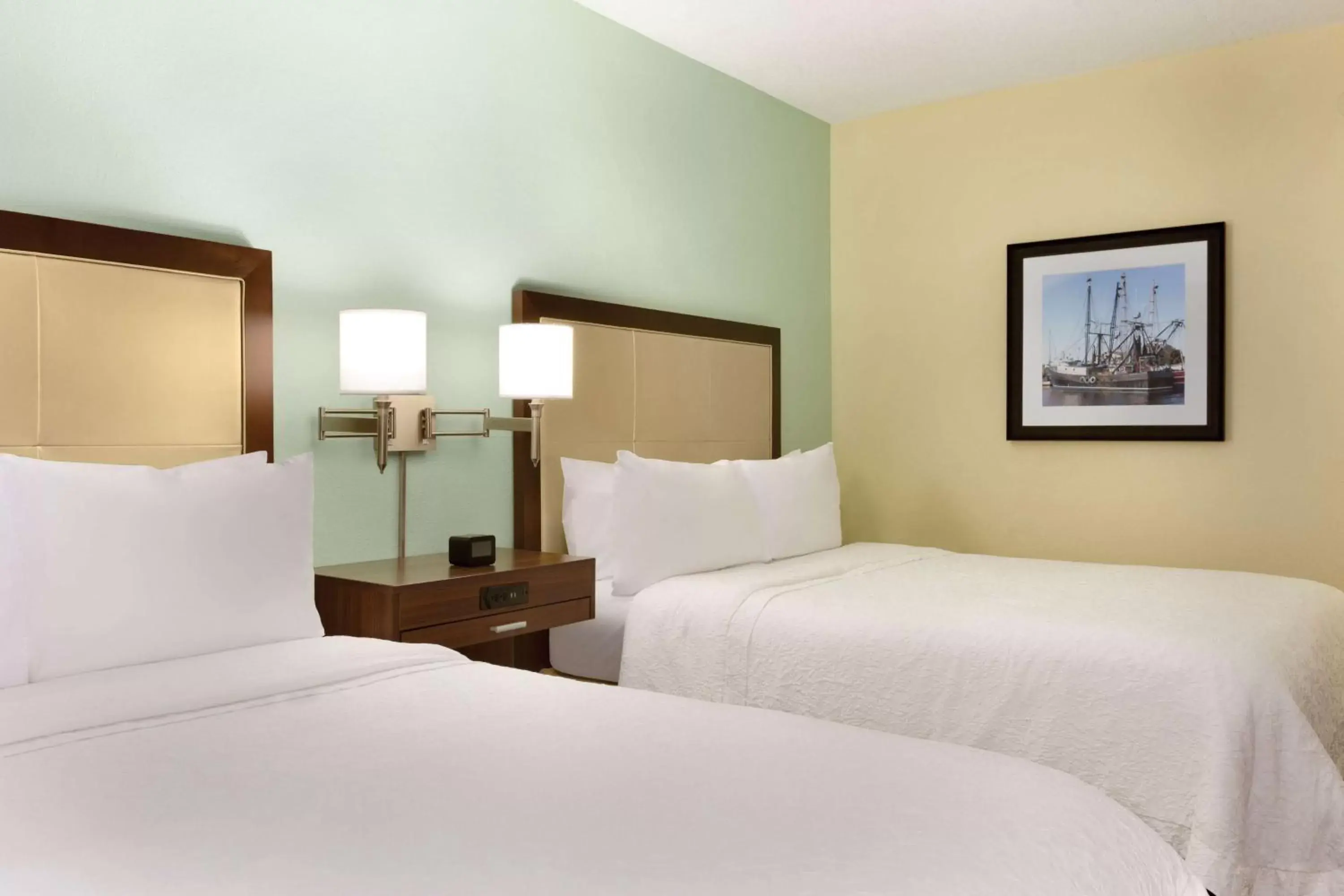 Bed in Hampton Inn & Suites Tarpon Springs