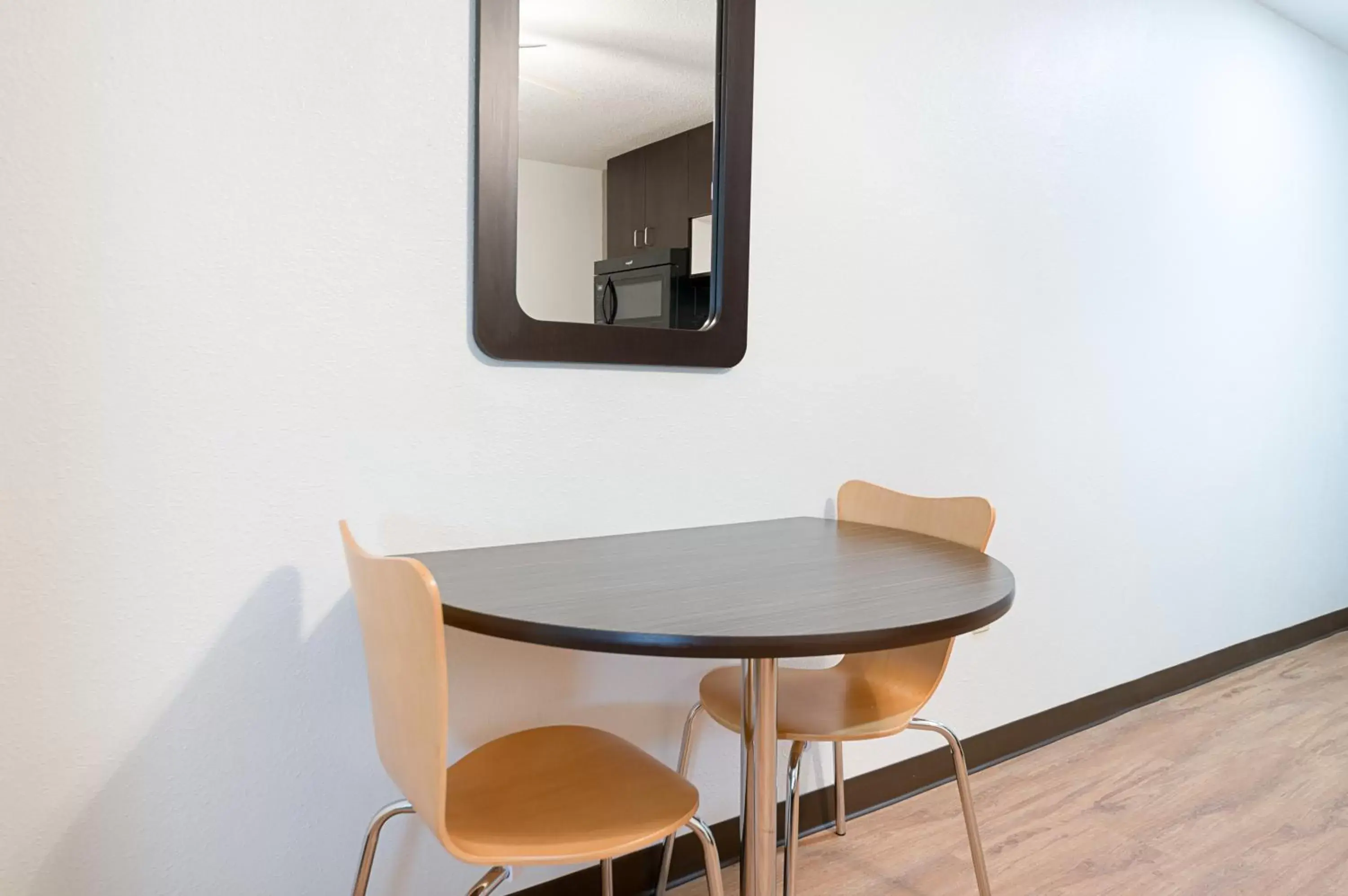 TV and multimedia, Dining Area in Motel 6-New Iberia, LA