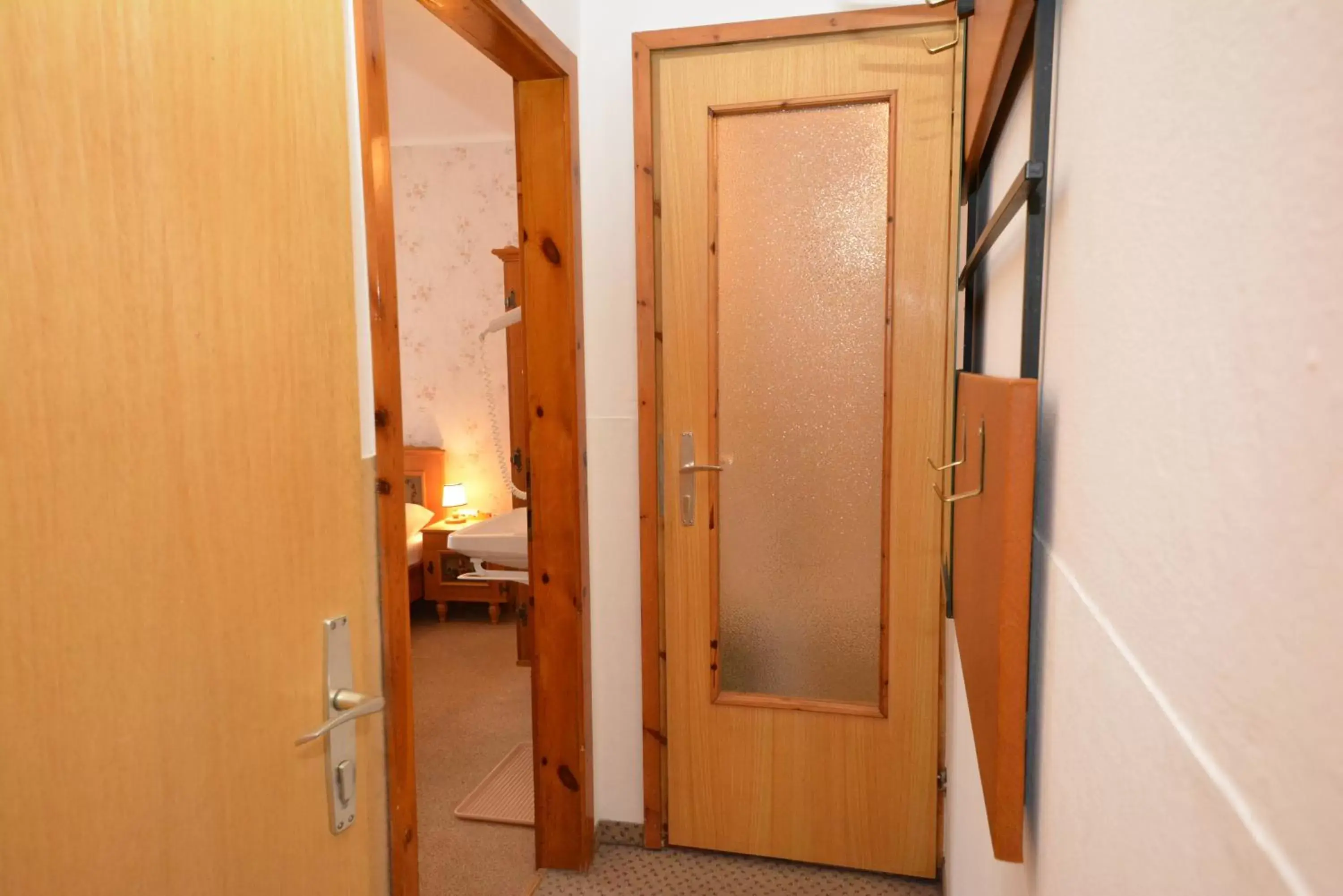 Double or Twin Room with Bathroom in Haus Kleineisen by Châtel Reizen Double or Twin Room with Bathroom in Haus Kleineisen by Châtel Reizen