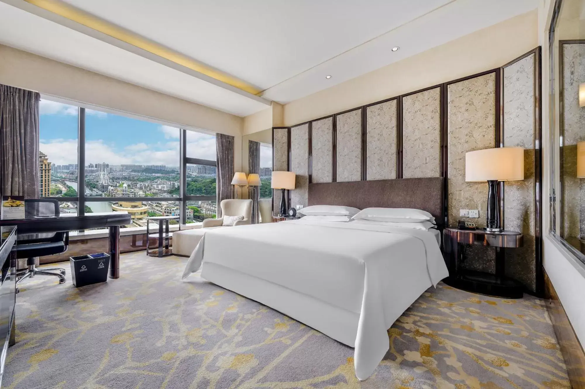 Bedroom in Sheraton Zhongshan Hotel