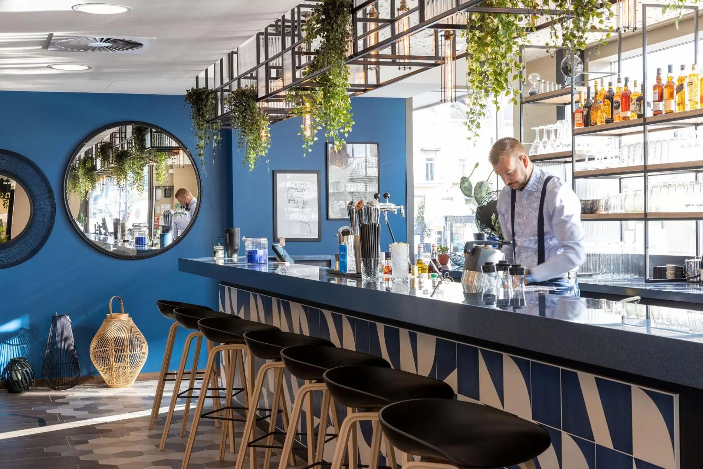 Lounge or bar in Hampton by Hilton Tours Centre, France