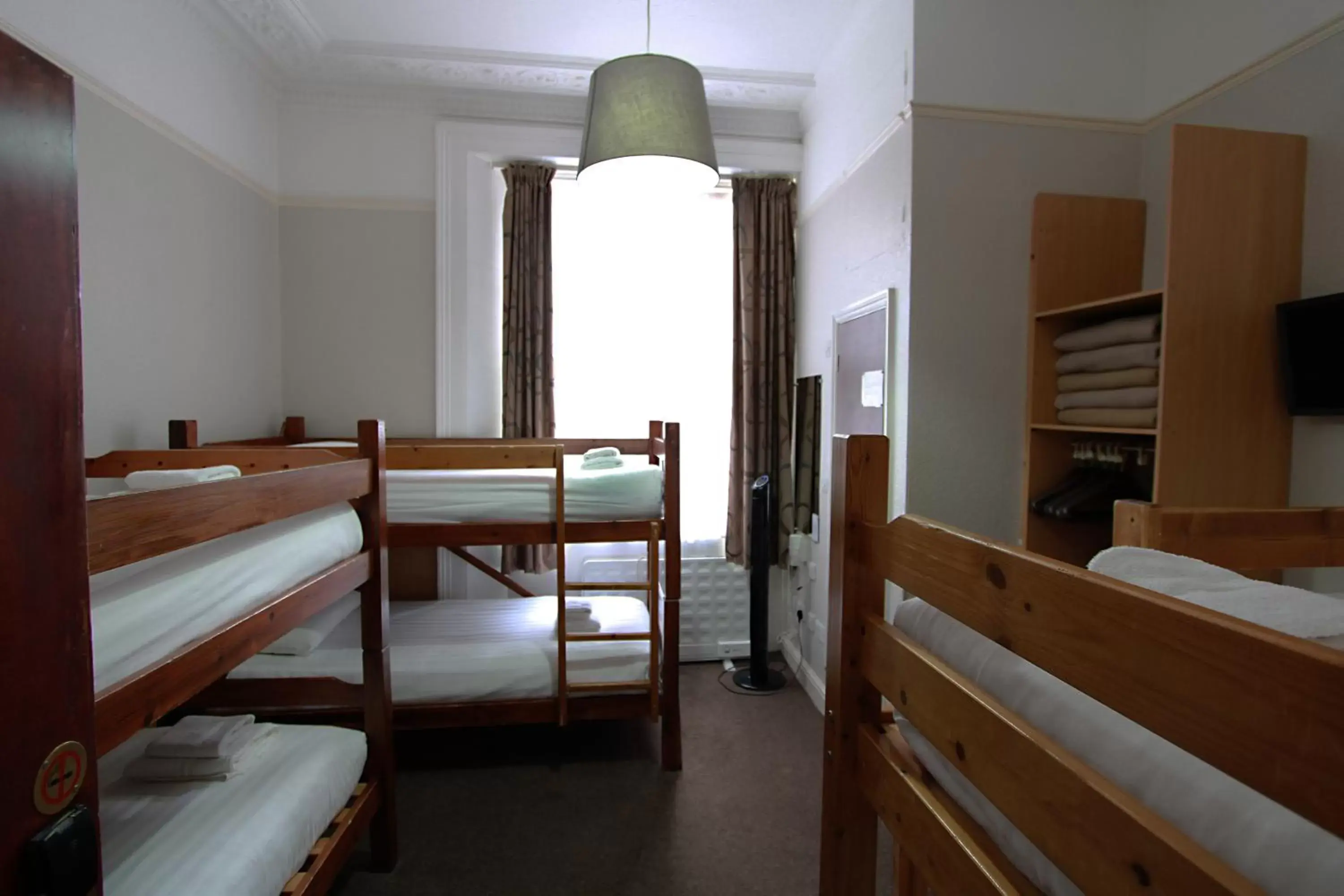 Bedroom, Bunk Bed in Lords Hotel