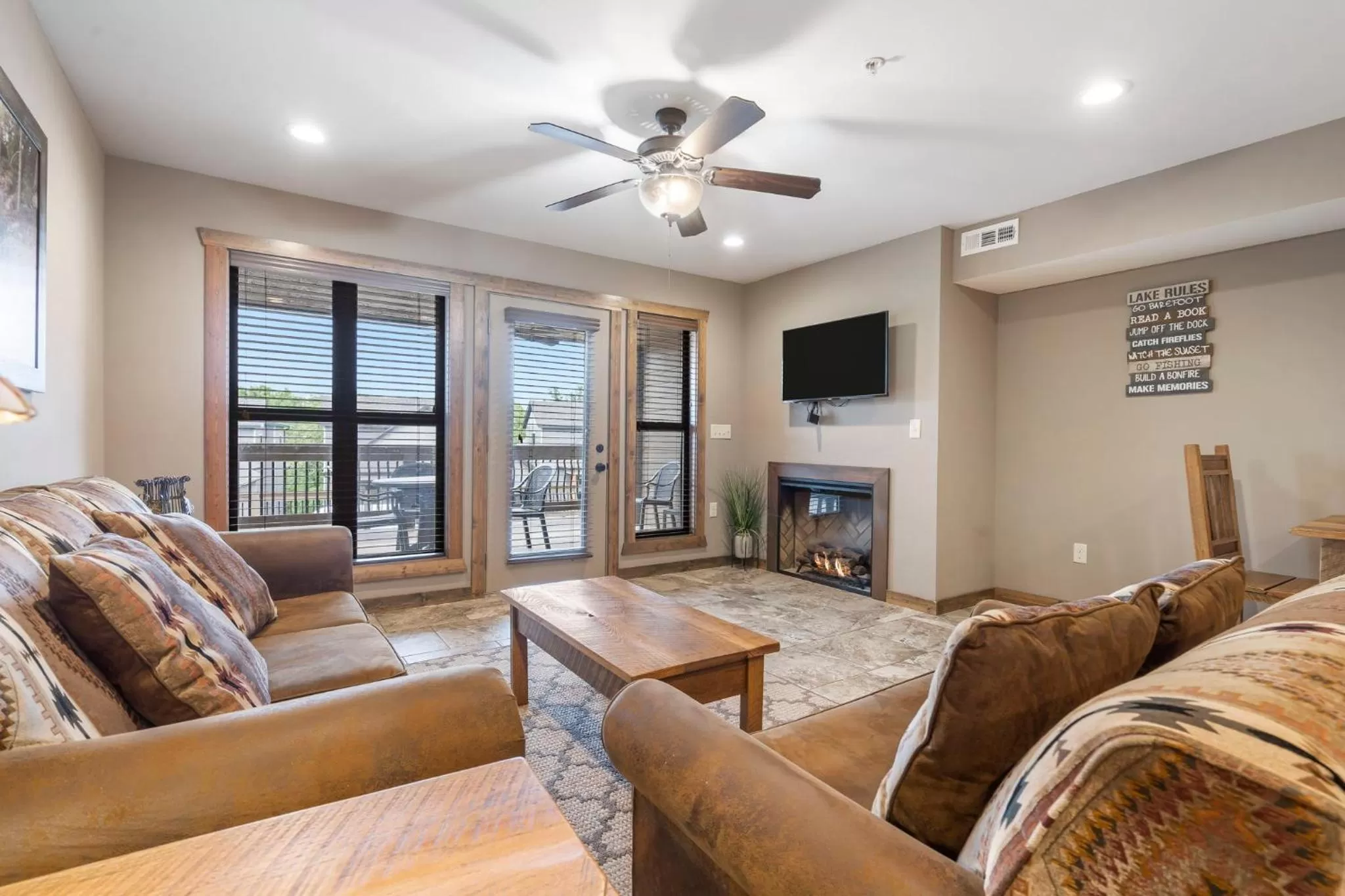 Living room in Table Rock Resorts at Indian Point
