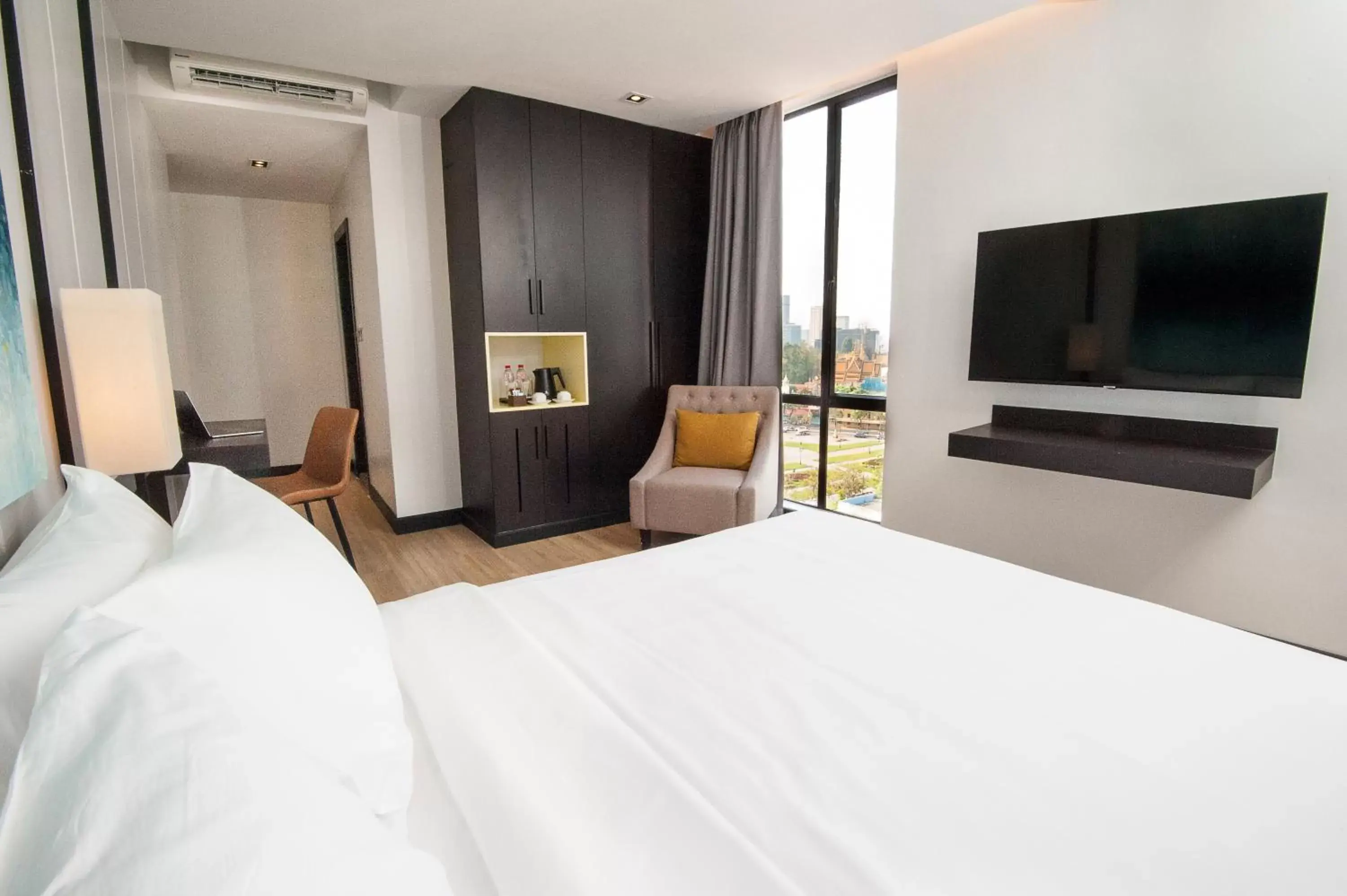 Bedroom, Bed in GLOW PARK HOTEL Grand Royal Palace Bedroom, Bed in GLOW PARK HOTEL Grand Royal Palace