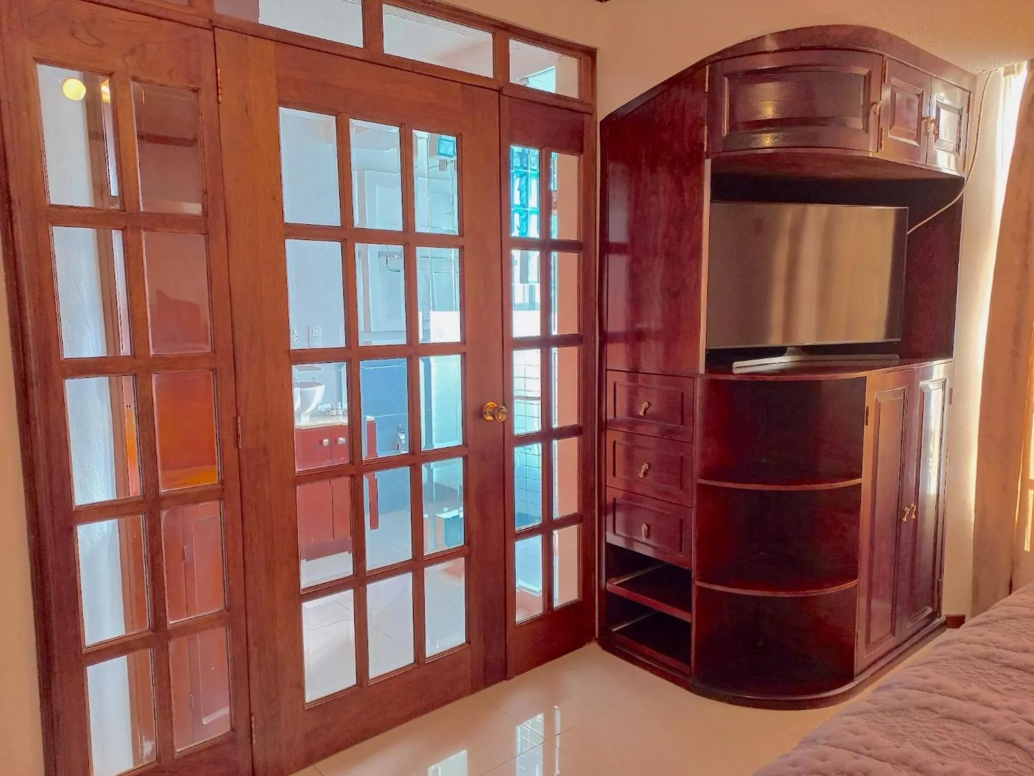 Photo of the whole room in La Aurora Hotel Like Home