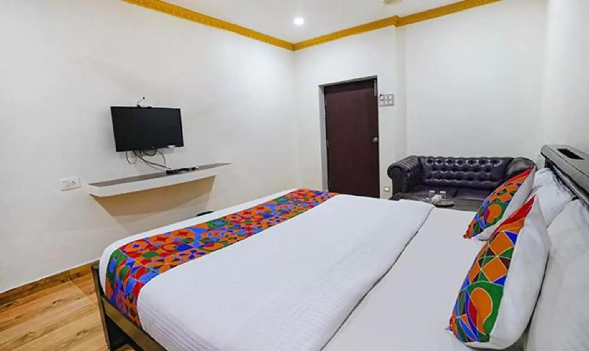 Communal lounge/ TV room, Bed in Fab Express Lloyd's Inn - Near Kodambakkam Railway Station Communal lounge/ TV room, Bed in Fab Express Lloyd's Inn - Near Kodambakkam Railway Station