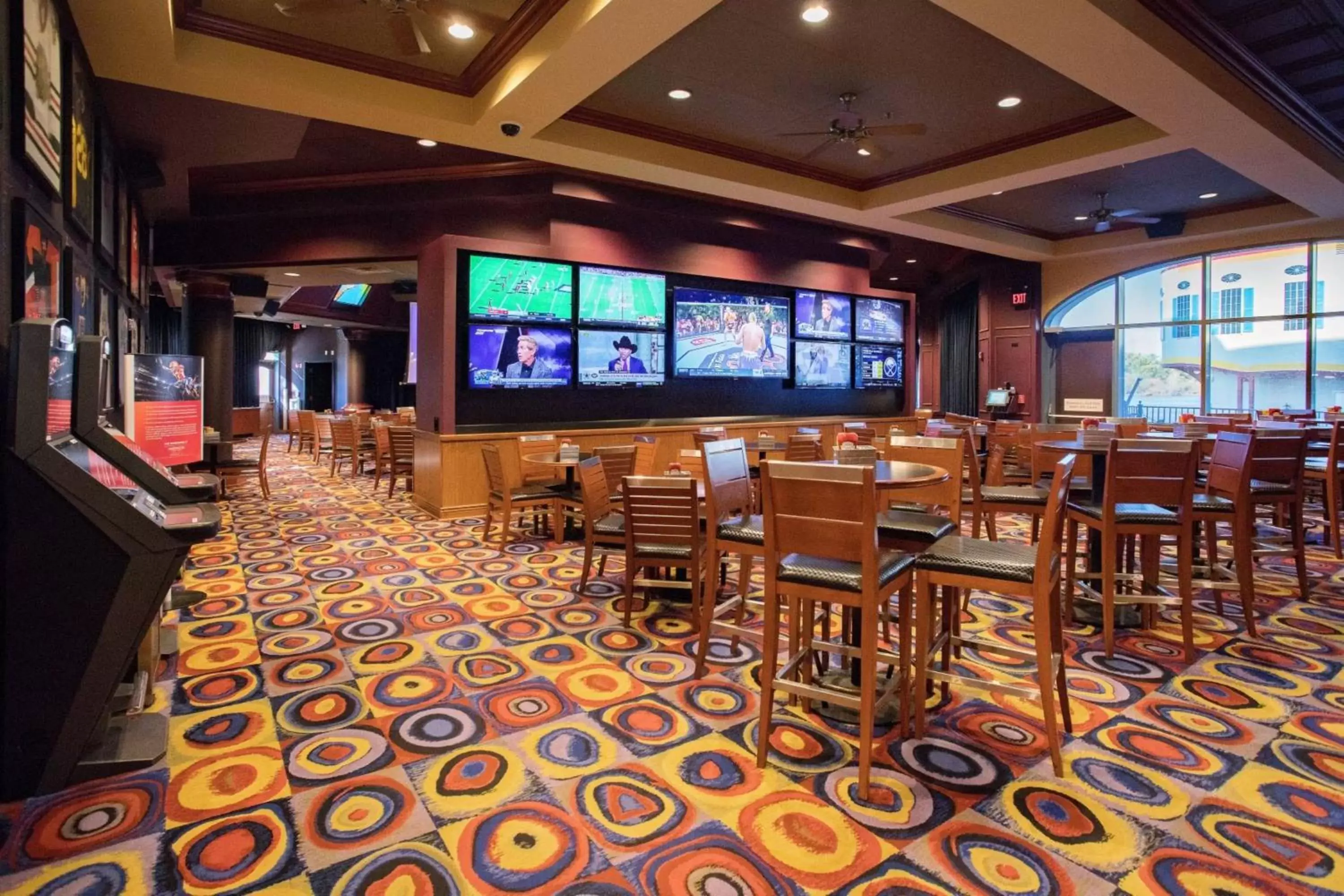 Lounge or bar in Holiday Inn Hotel & Suites Council Bluffs by IHG Lounge or bar in Holiday Inn Hotel & Suites Council Bluffs by IHG