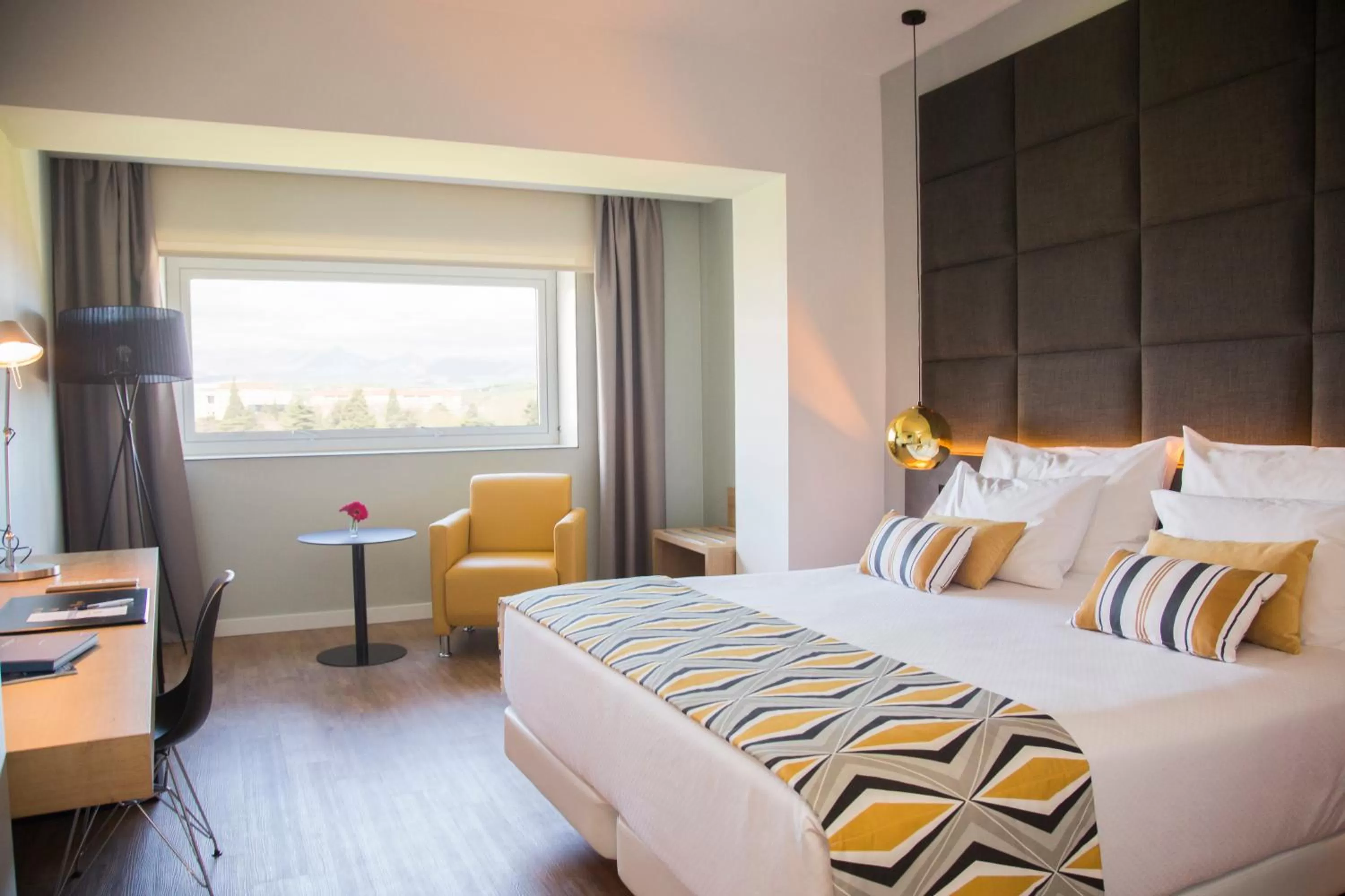 Bedroom, Bed in Hotel Tres Reyes Pamplona