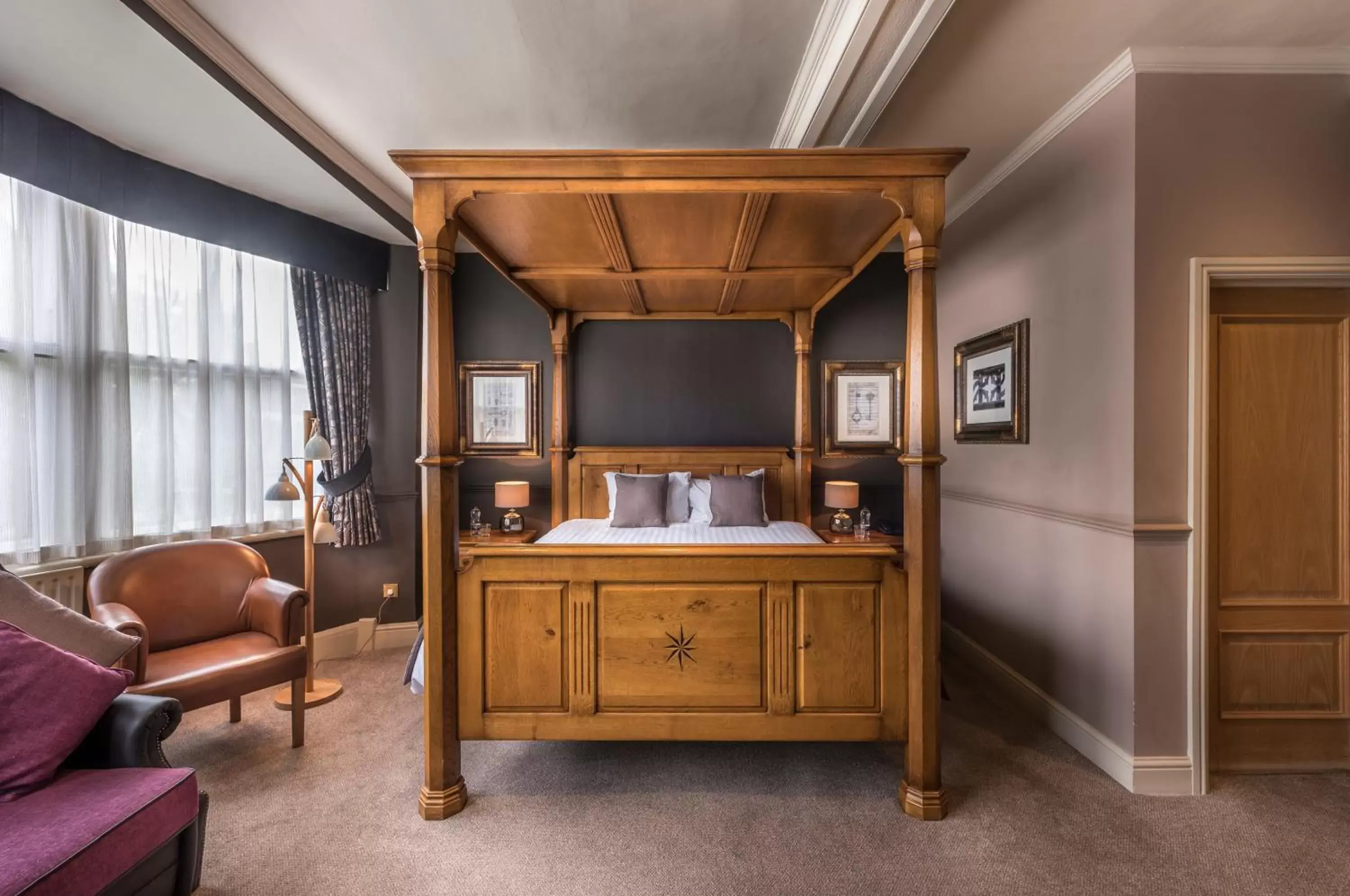 Bedroom, TV/Entertainment Center in The Swan Hotel, Stafford, Staffordshire