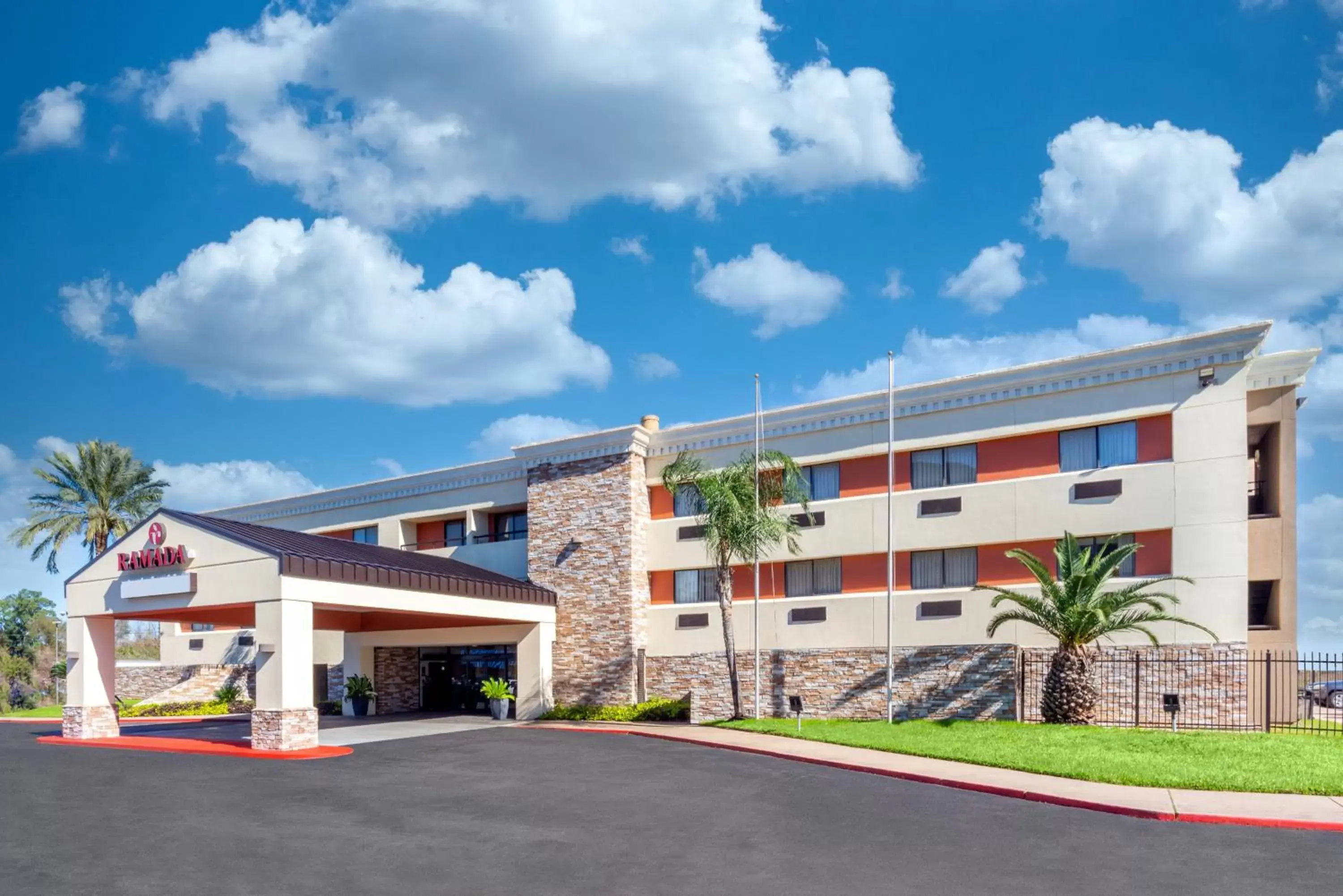 Property Building in Ramada by Wyndham Houston Intercontinental Airport South