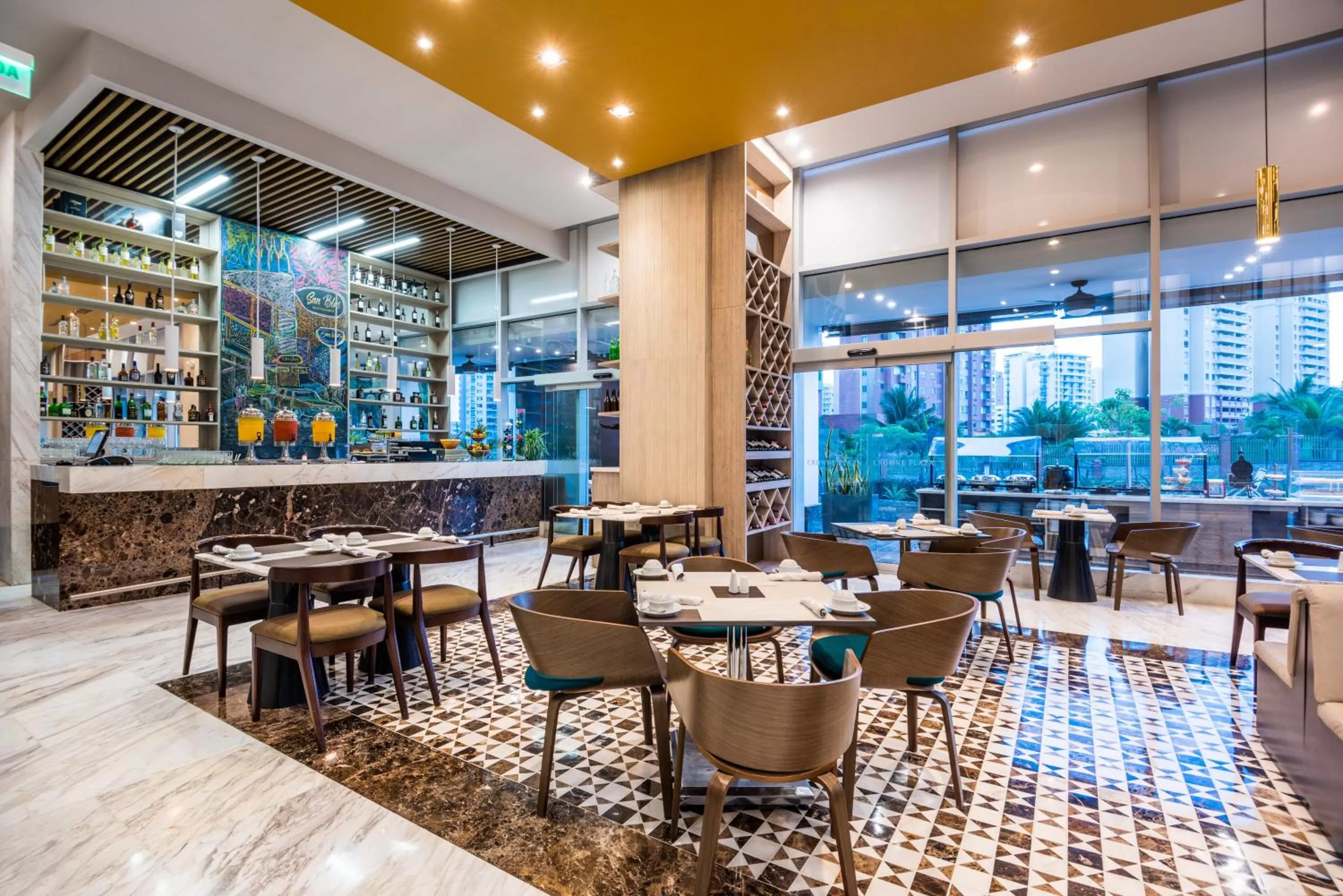 Restaurant/places to eat in Crowne Plaza Barranquilla by IHG