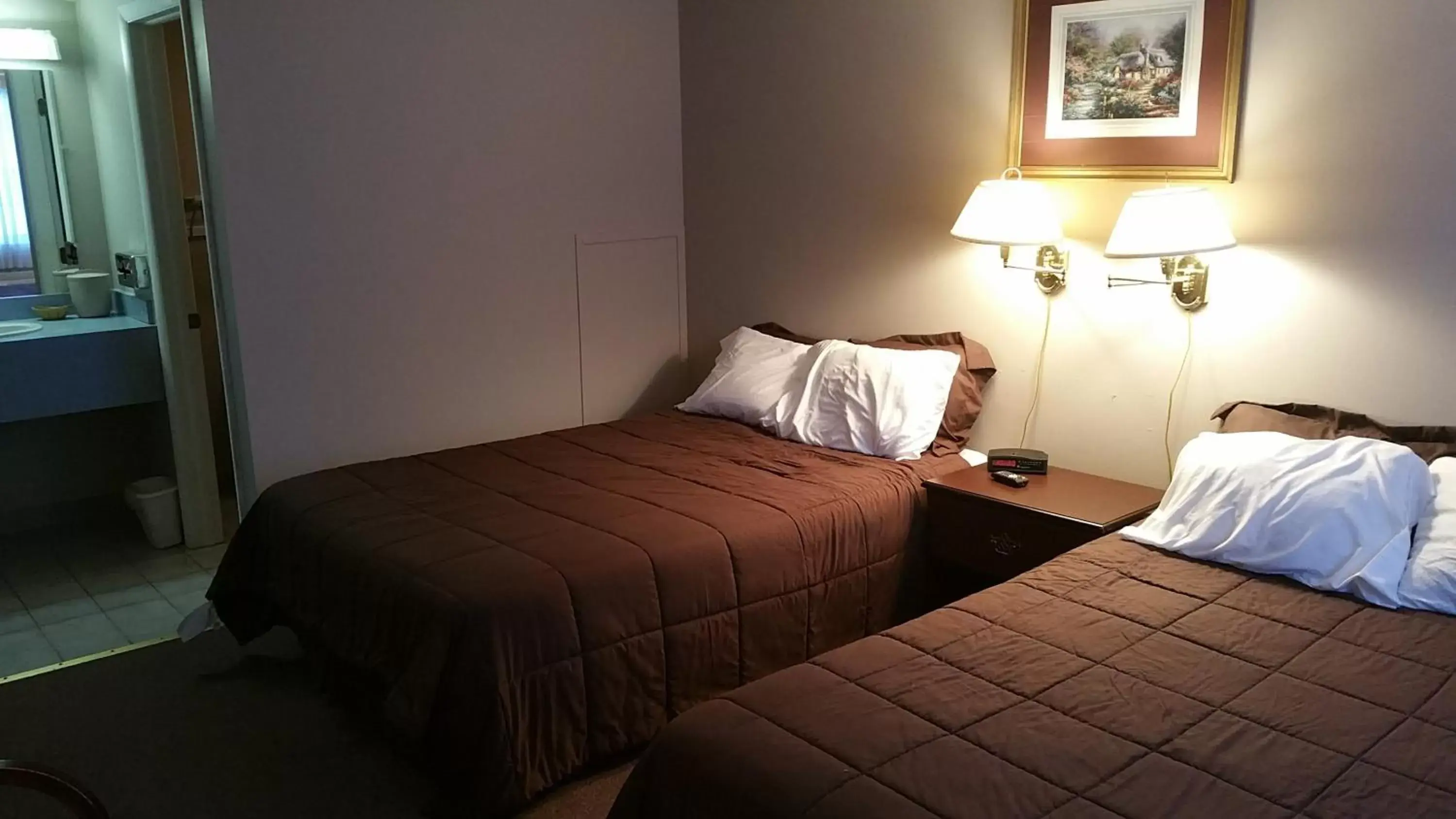 Bedroom, Bed in Coach Stop Motel