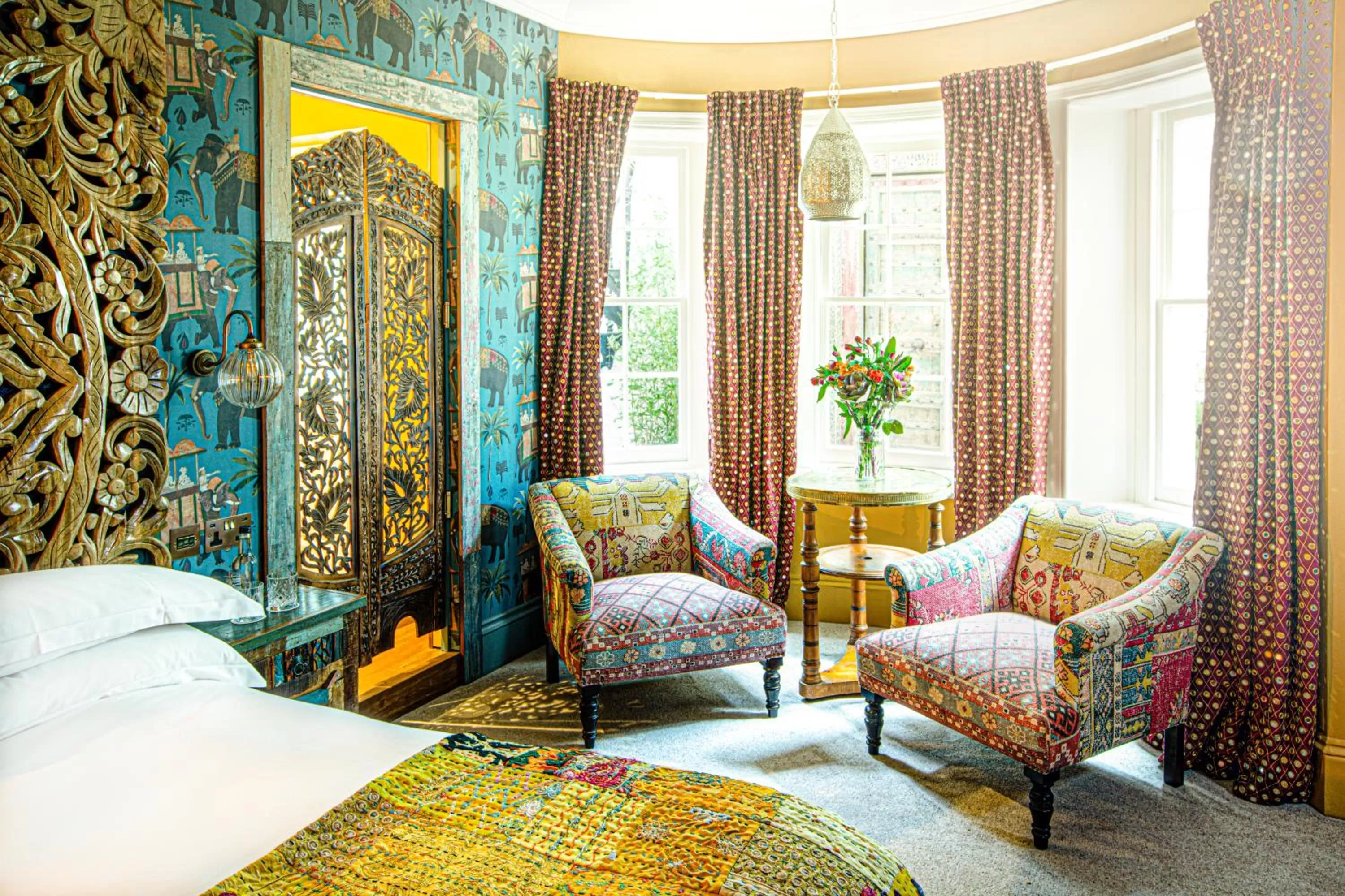 Seating area, Bed in The Portobello Hotel