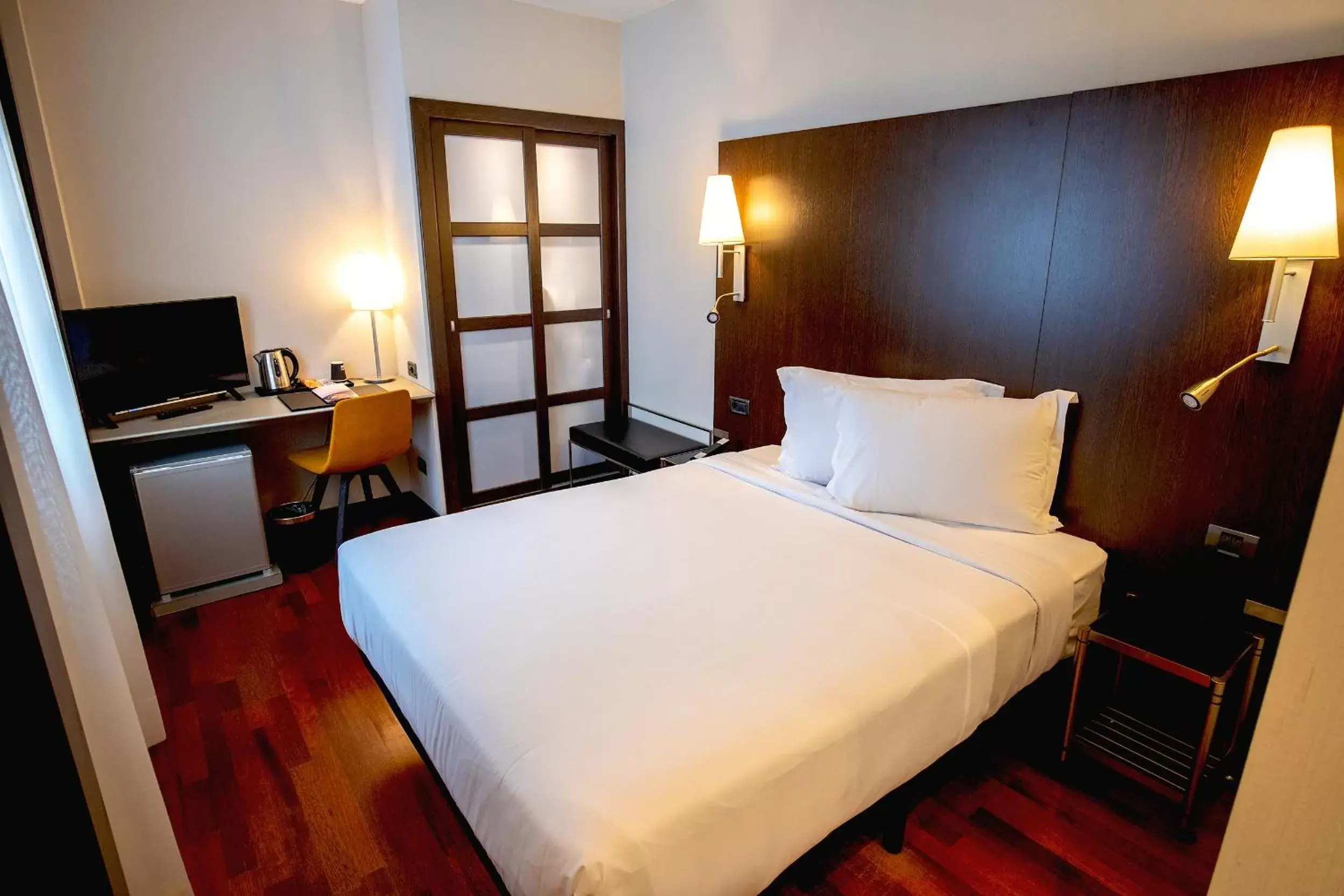 Photo of the whole room, Bed in Hotel Vilamarí