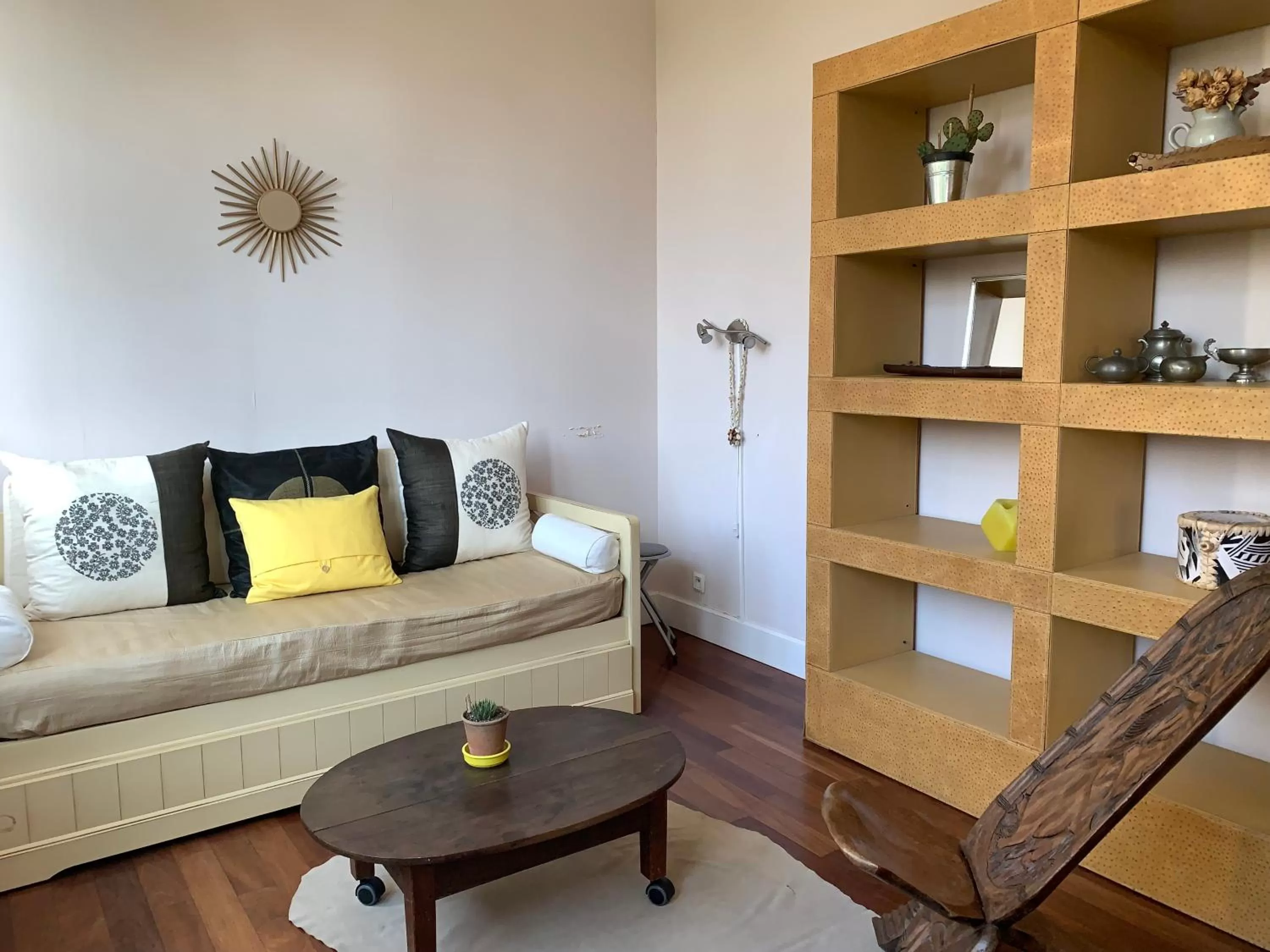 Seating Area in Suite privative Abella - Aile de maison bourgeoise