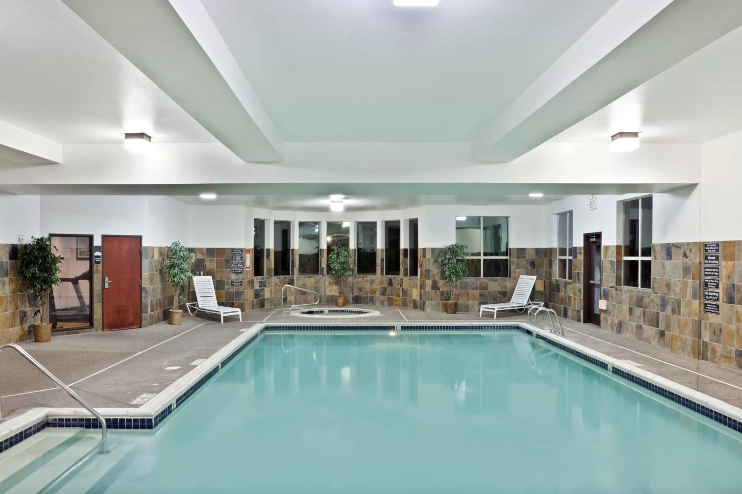 Swimming pool in Holiday Inn Express & Suites Albany by IHG