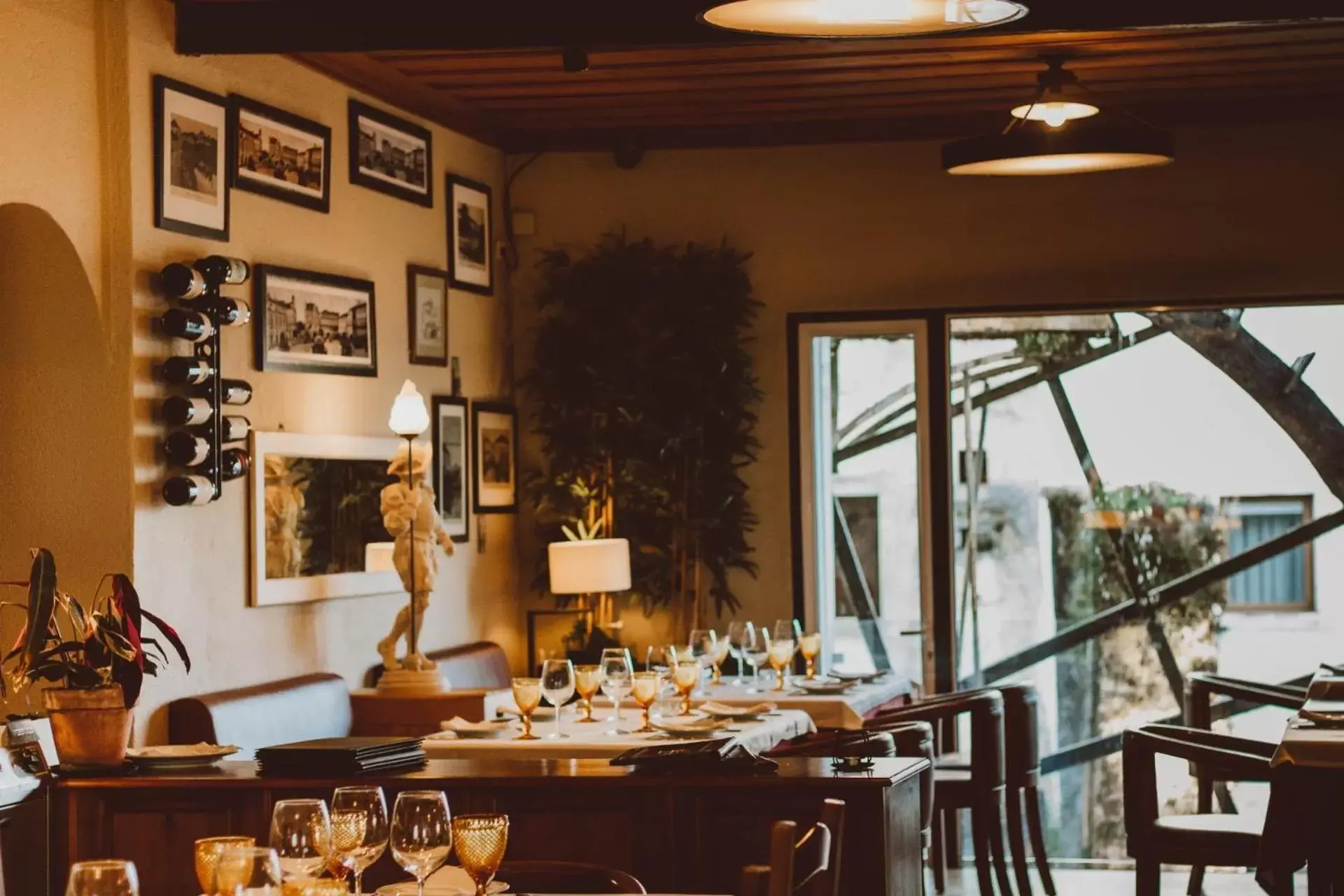 Restaurant/Places to Eat in Hotel Casa da Nora
