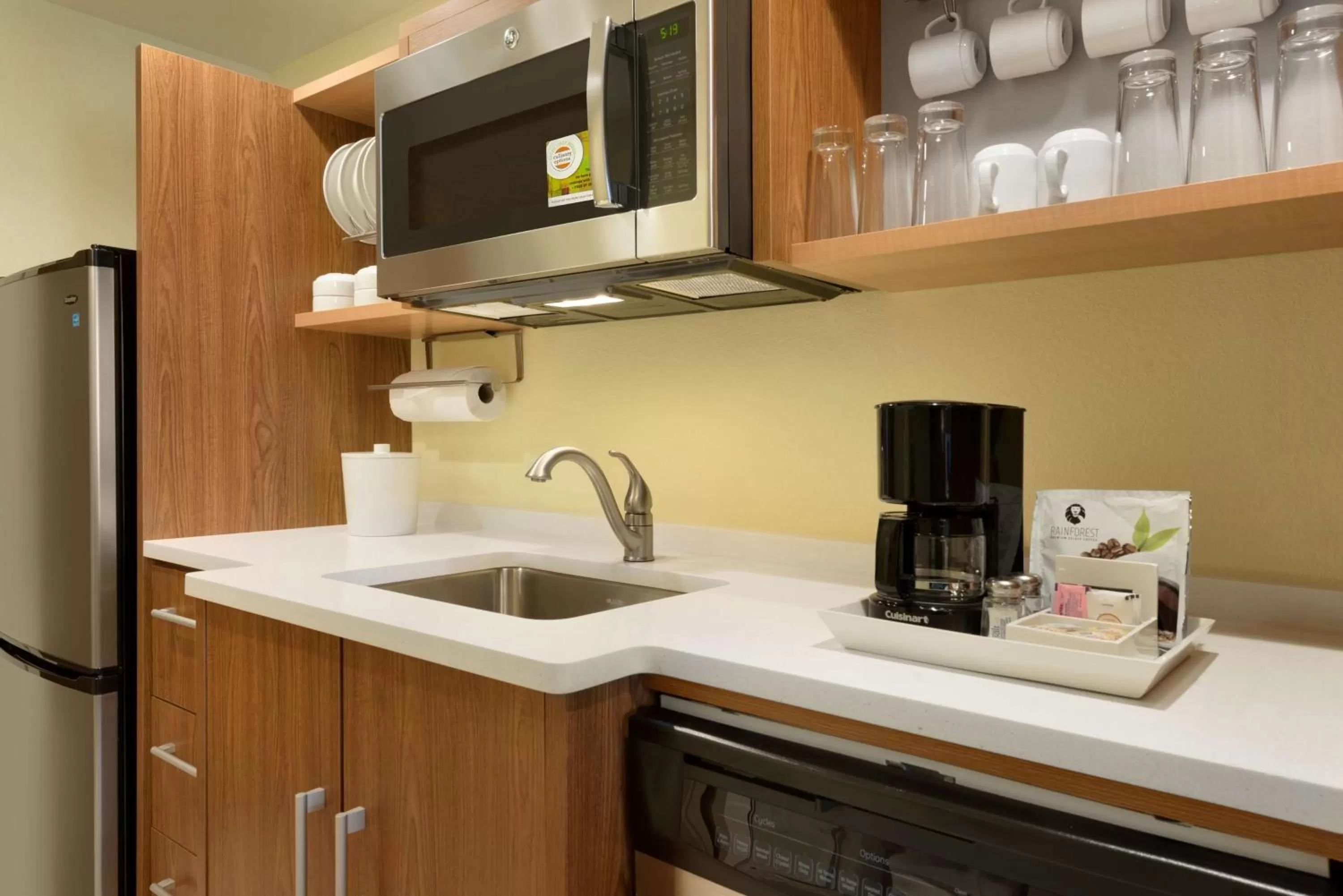 Kitchen or kitchenette in Home2 Suites By Hilton Middleburg Heights Cleveland