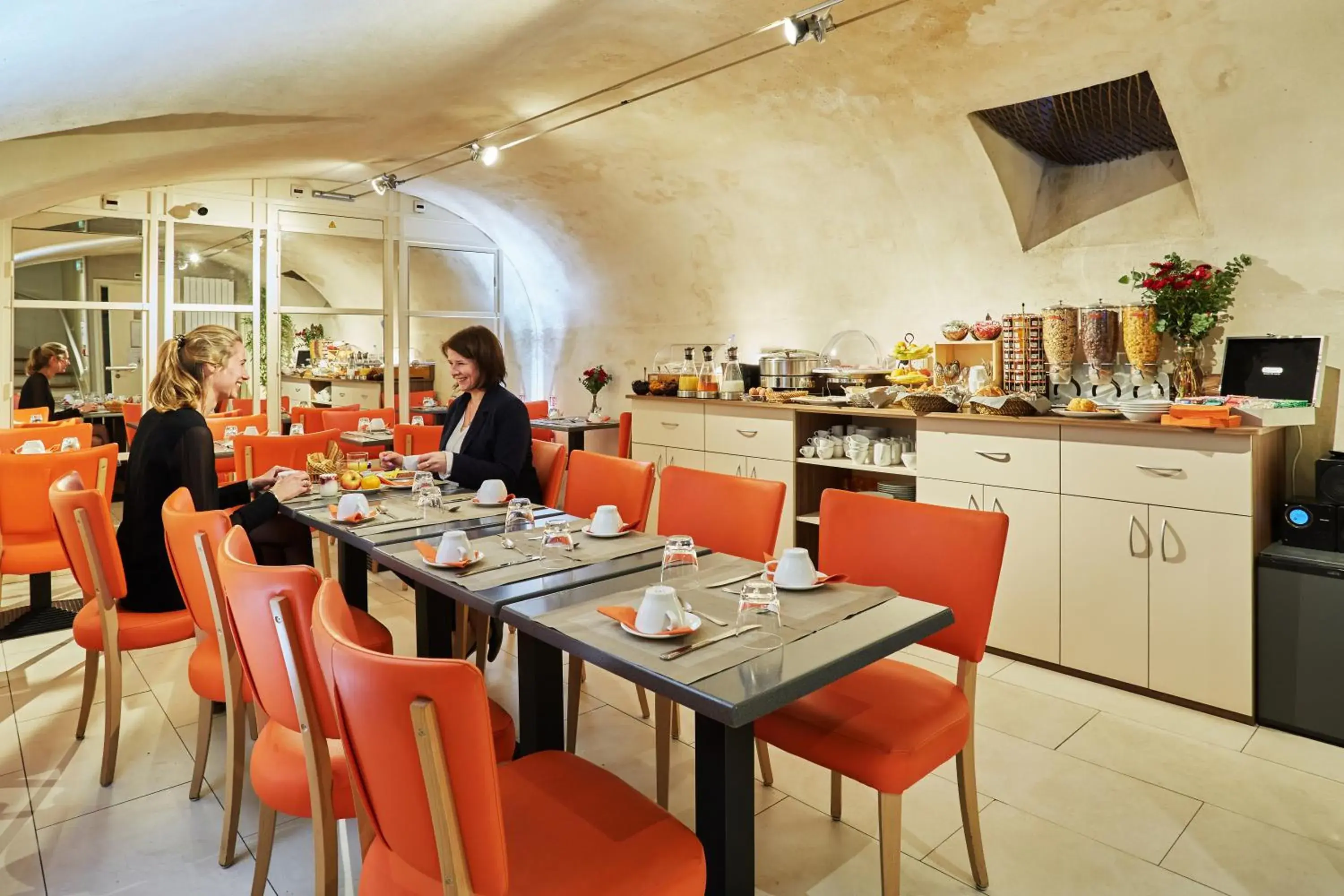 Restaurant/Places to Eat in Hôtel Le Relais Saint Charles