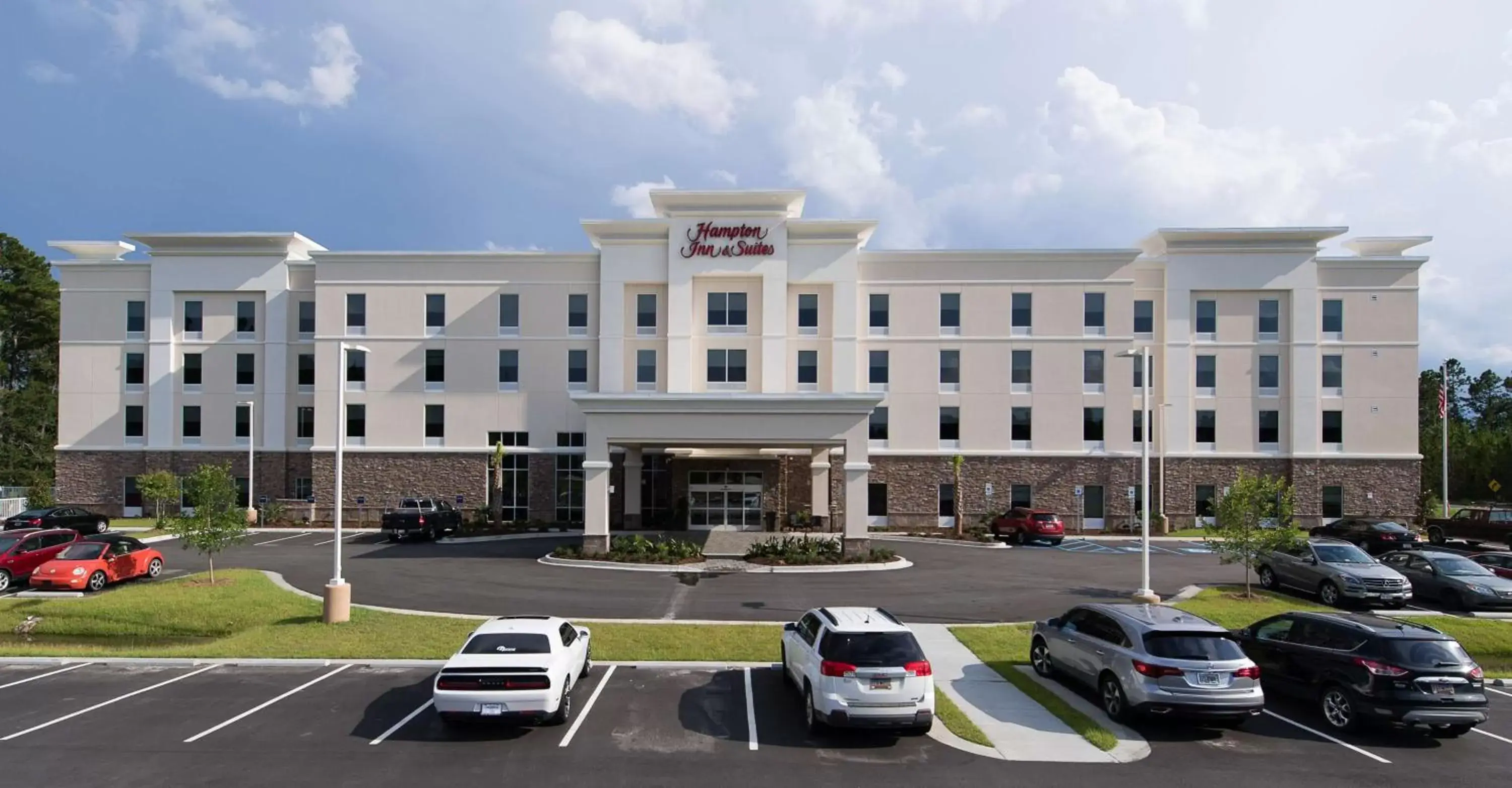 Property Building in Hampton Inn and Suites Fayetteville, NC