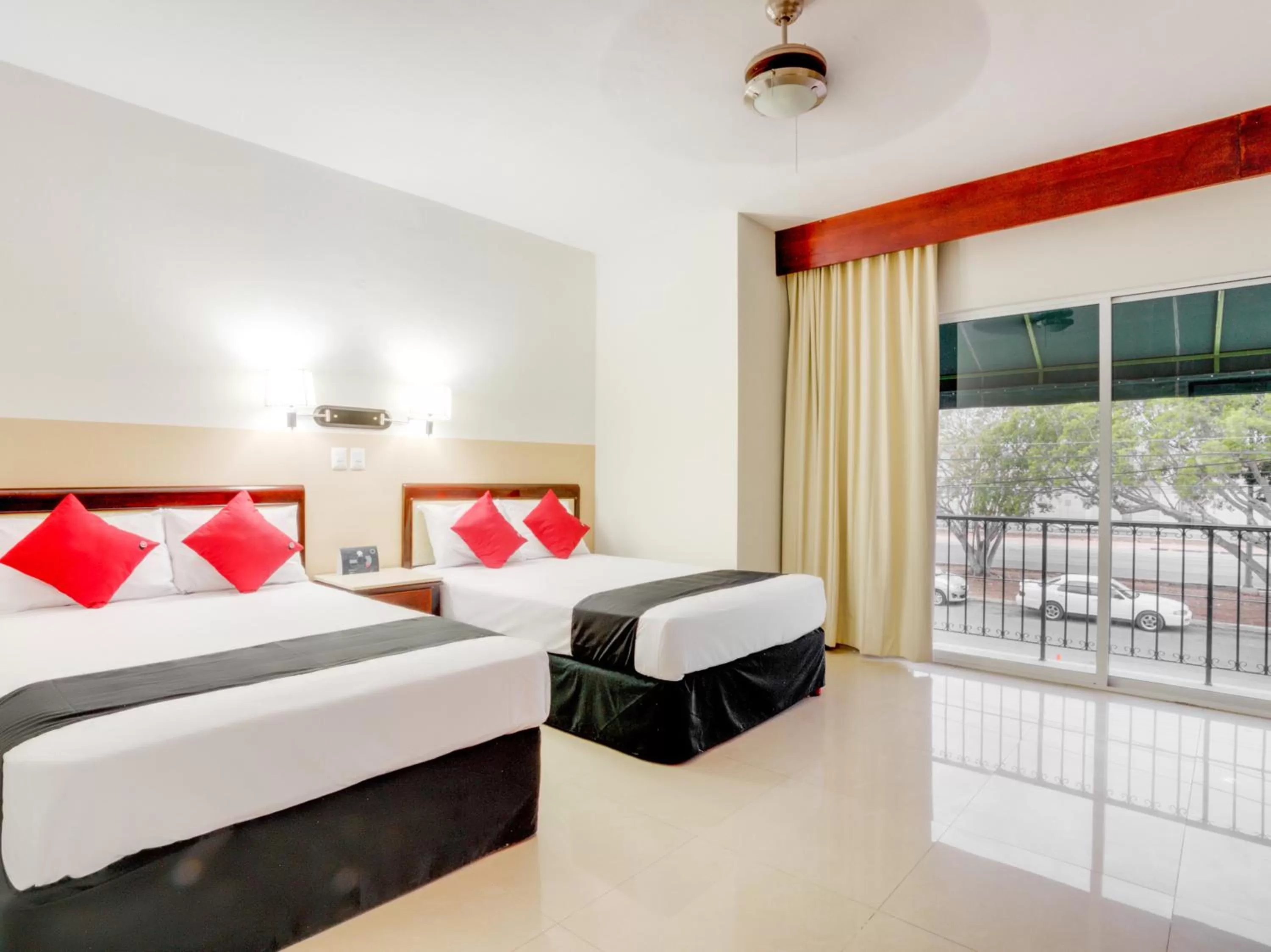 Bedroom, Bed in Hotel Siglo 21 Merida