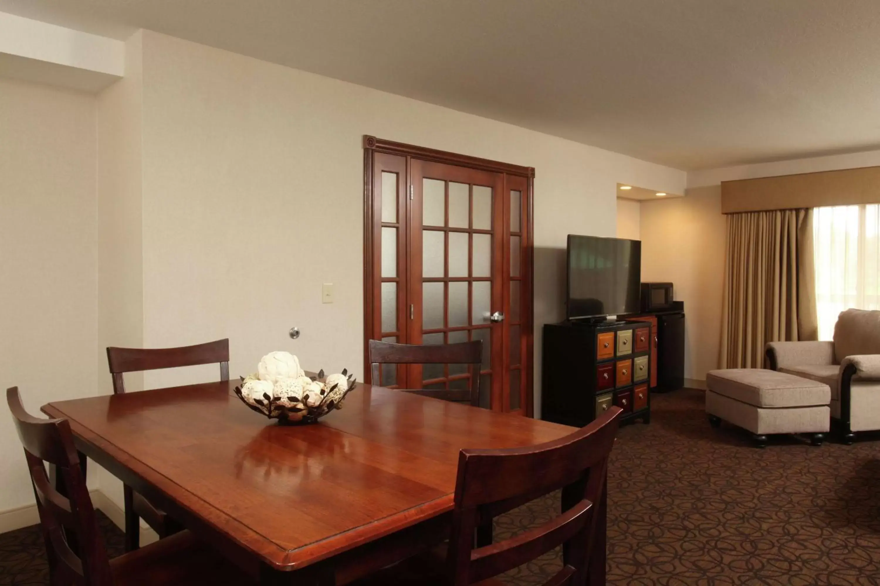Photo of the whole room, Dining Area in Hampton Inn By Hilton Spokane