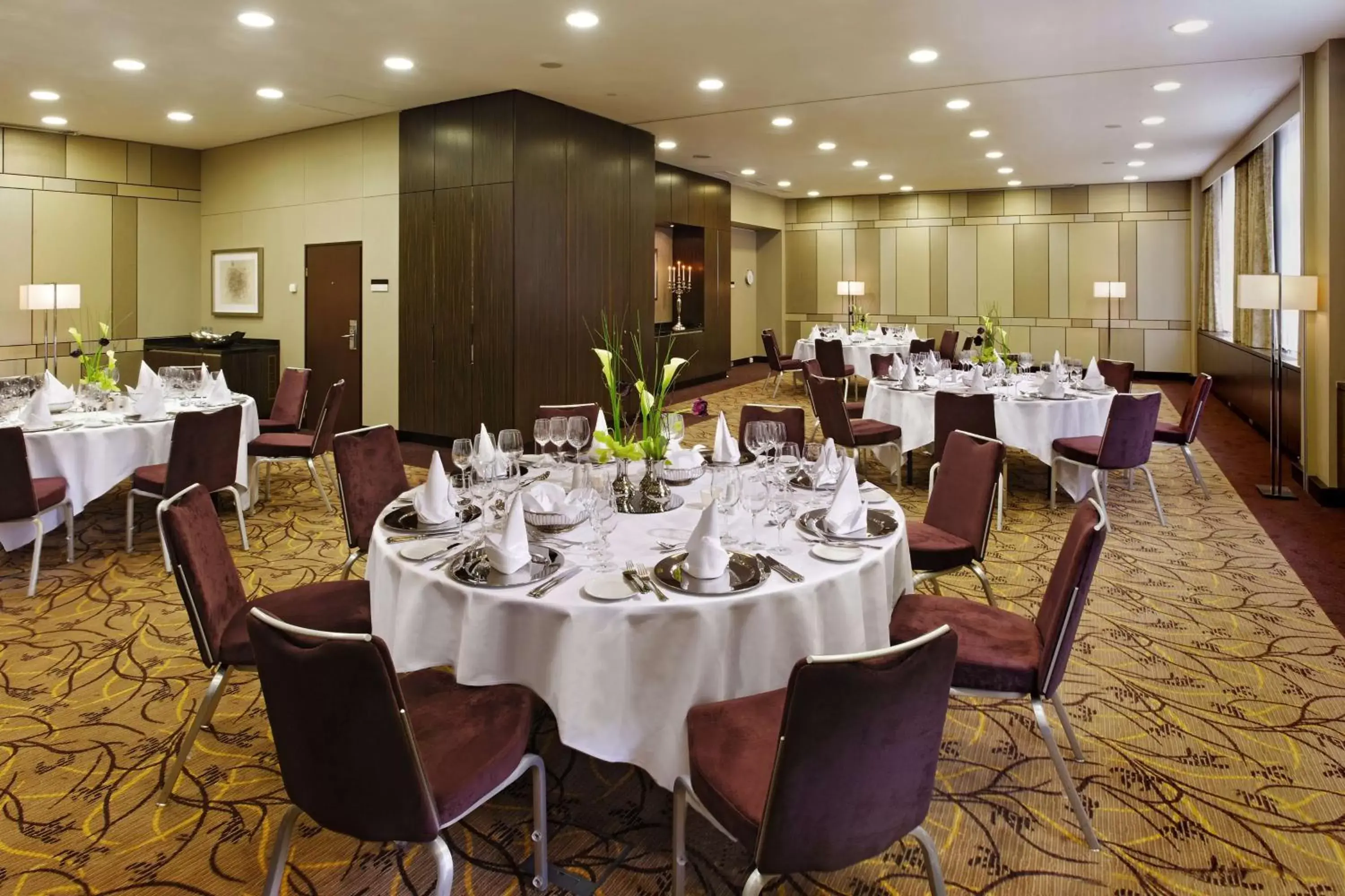 Meeting/conference room, Restaurant/Places to Eat in Hilton Berlin