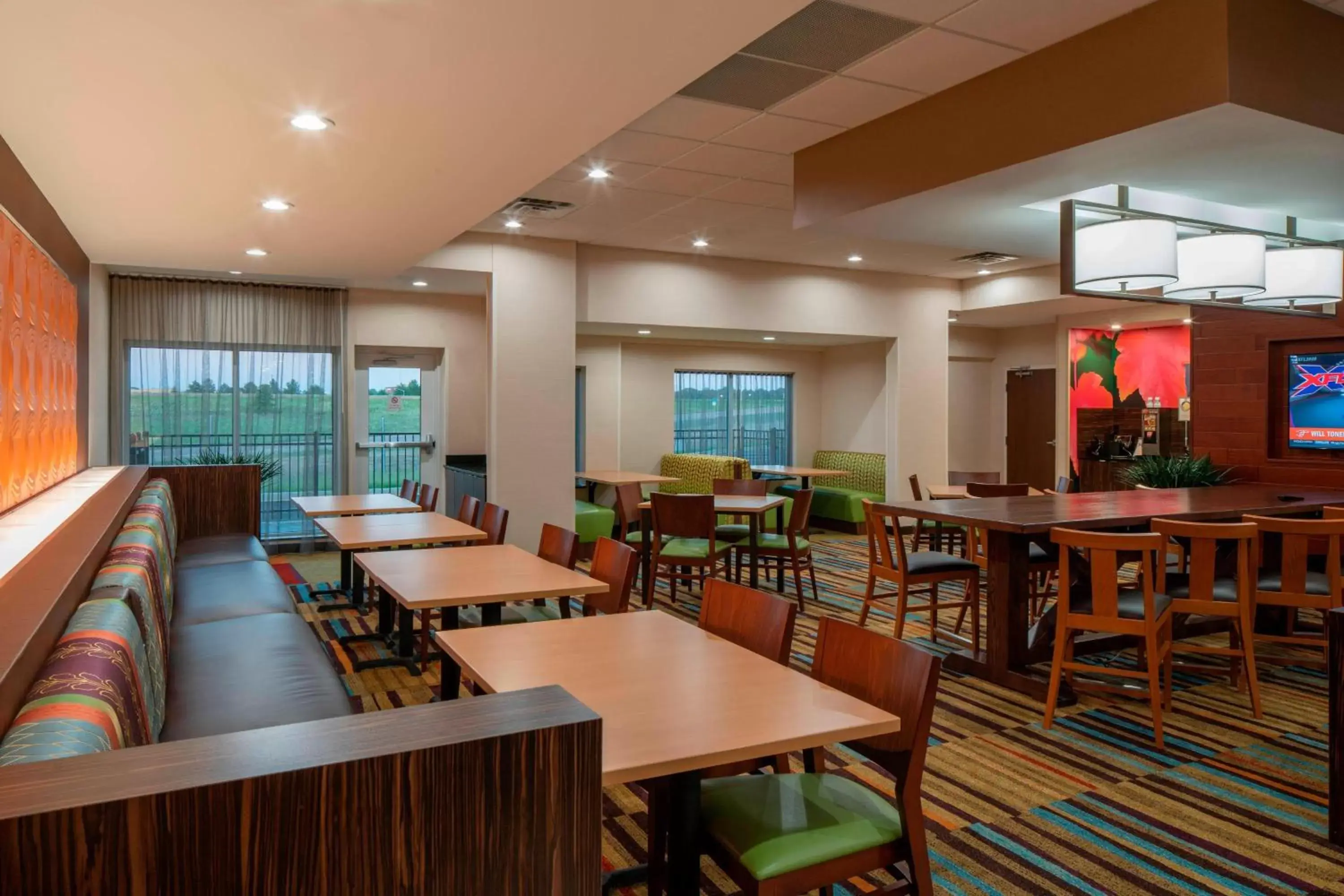 Breakfast, Restaurant/Places to Eat in Fairfield Inn & Suites by Marriott Batesville