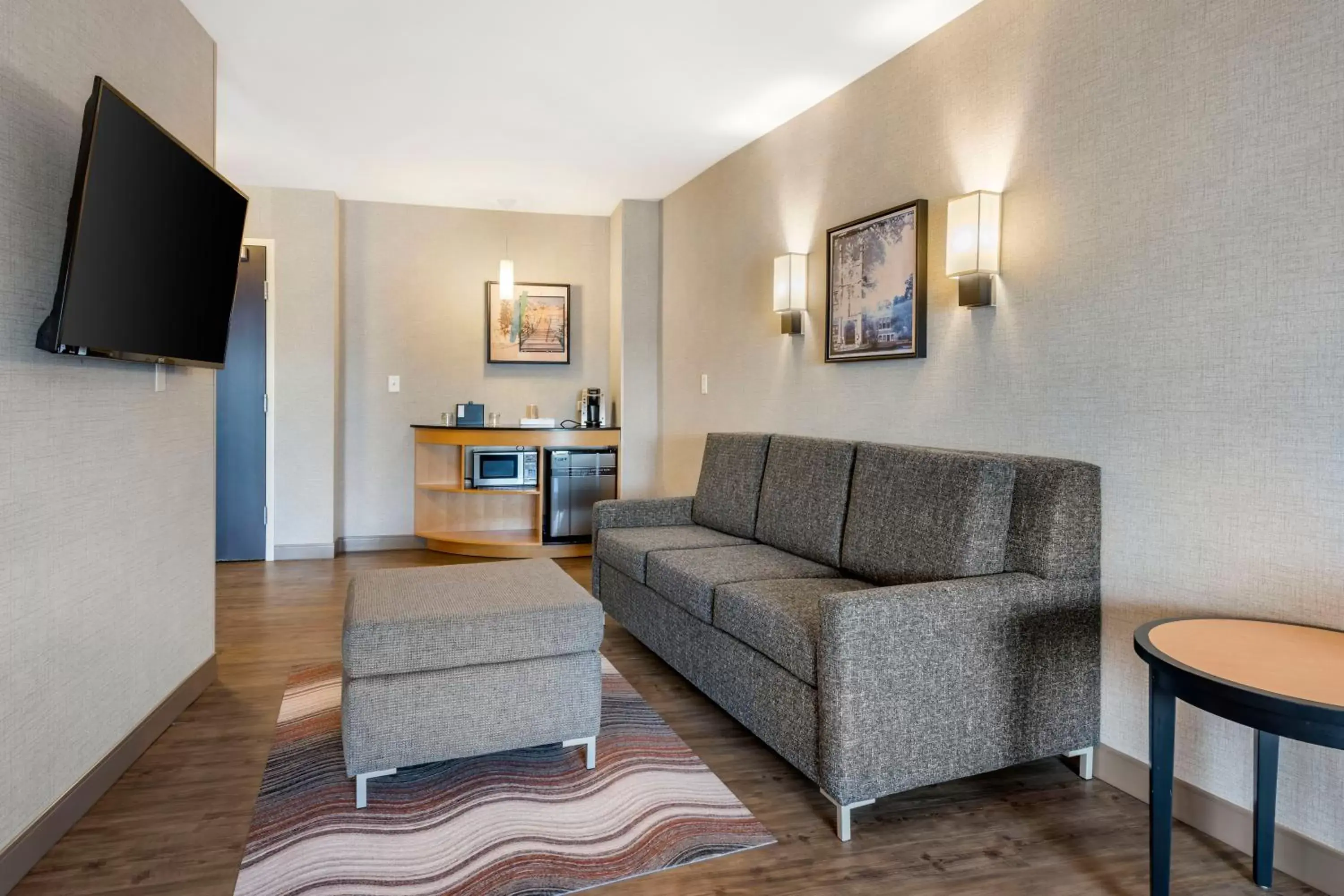 Living room, Seating Area in Cambria Hotel Madison East