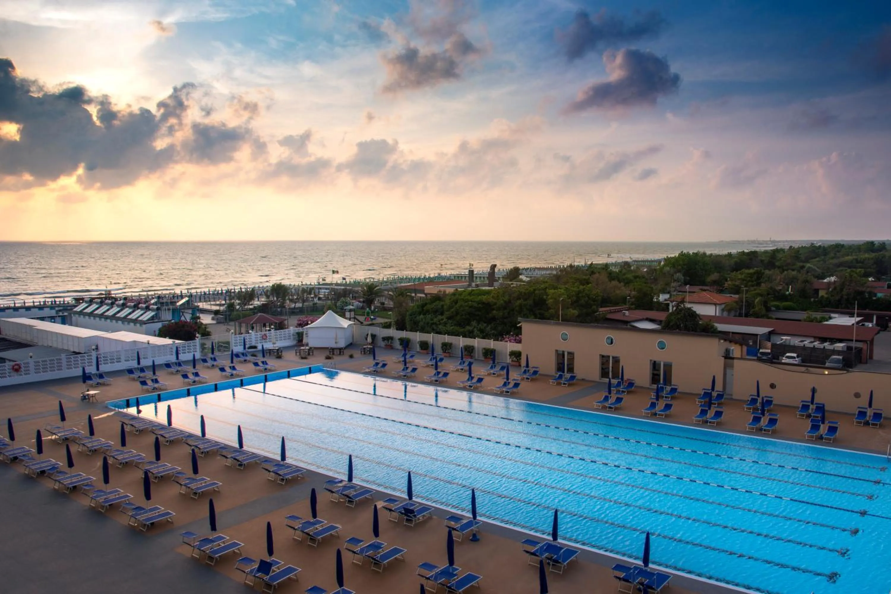 Summer in Grand Hotel Continental