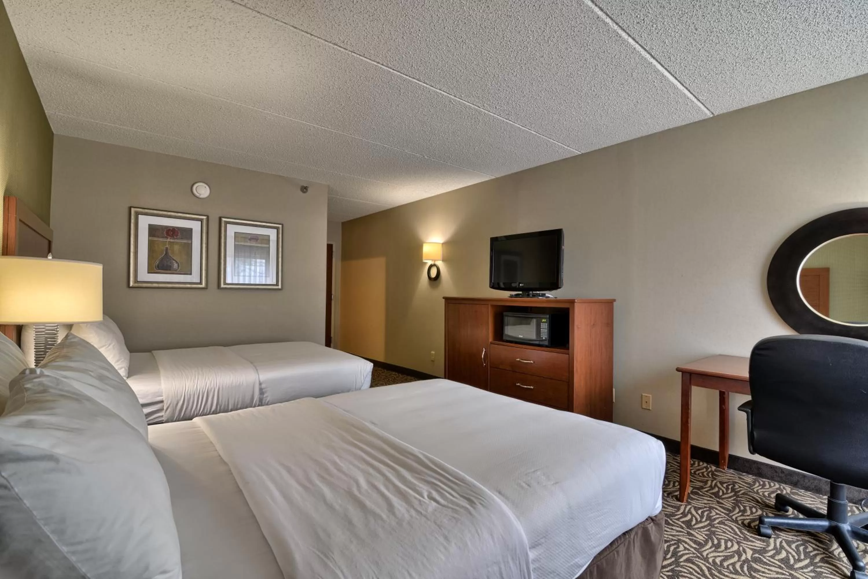 Bedroom, Bed in Clarion Inn & Suites Cortland - University Area