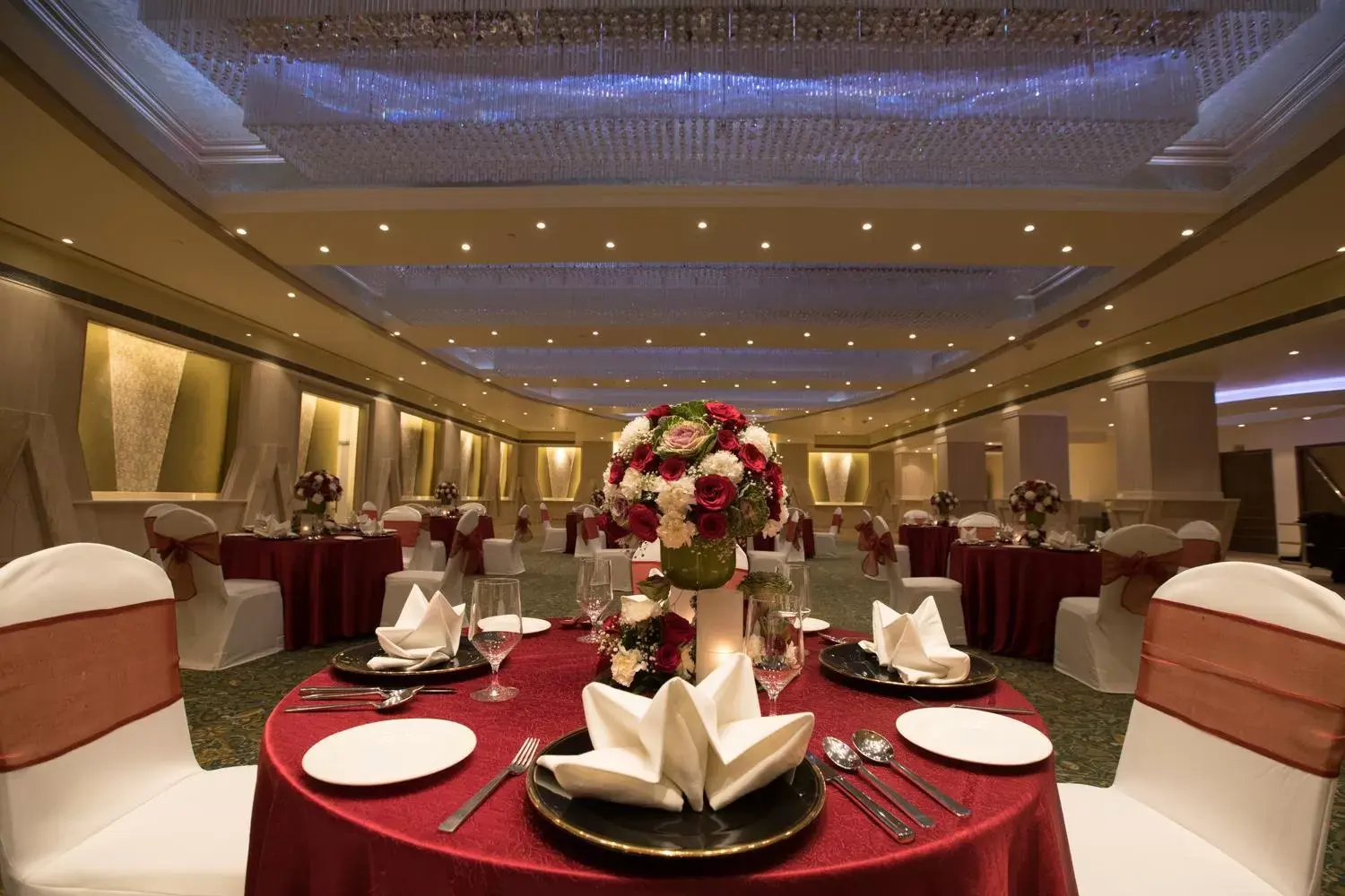 Banquet/Function facilities, Restaurant/Places to Eat in The Suryaa Hotel New Delhi