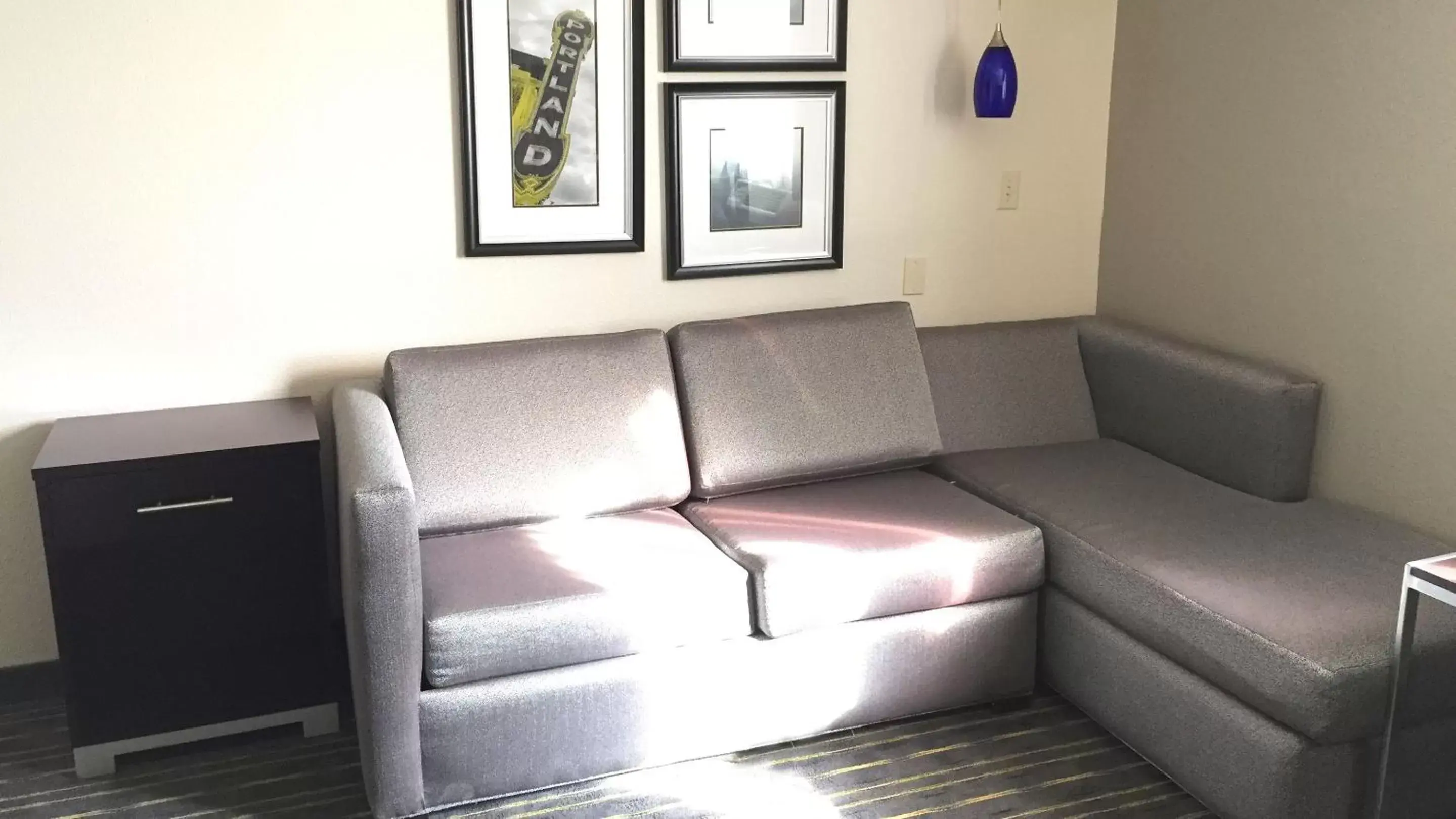 Bedroom, Seating Area in Comfort Inn & Suites Tigard near Washington Square